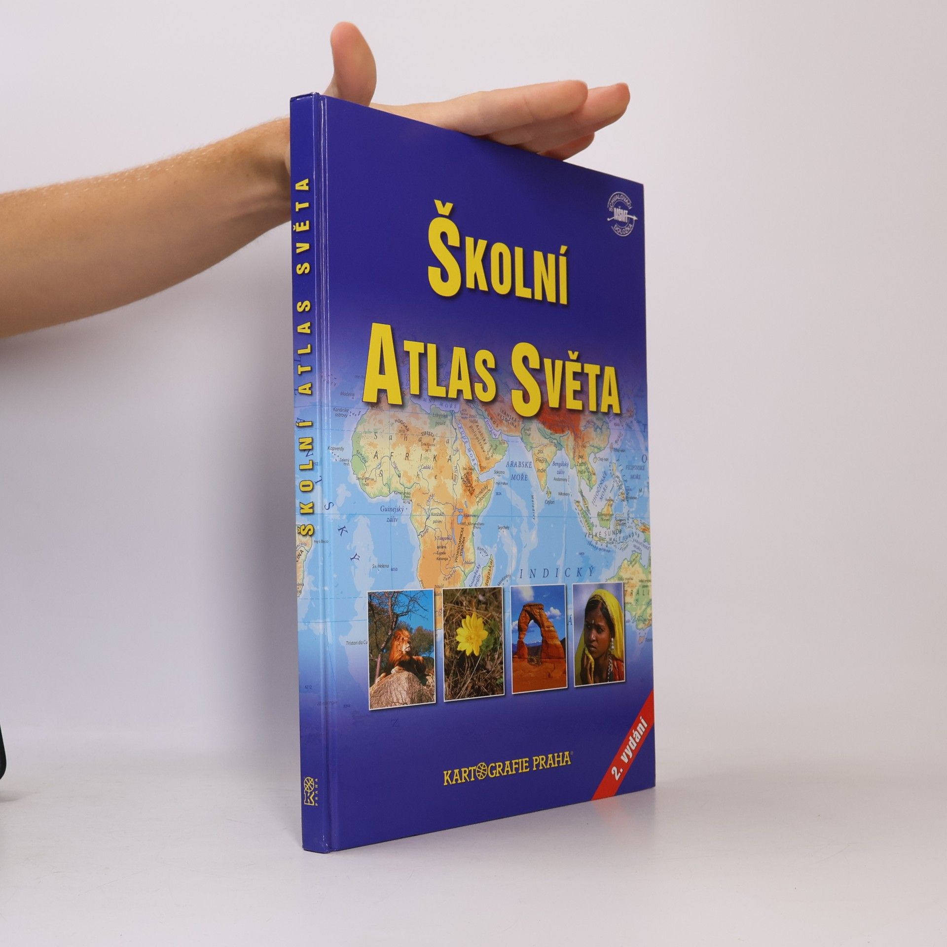 AA.VV. Školní atlas světa