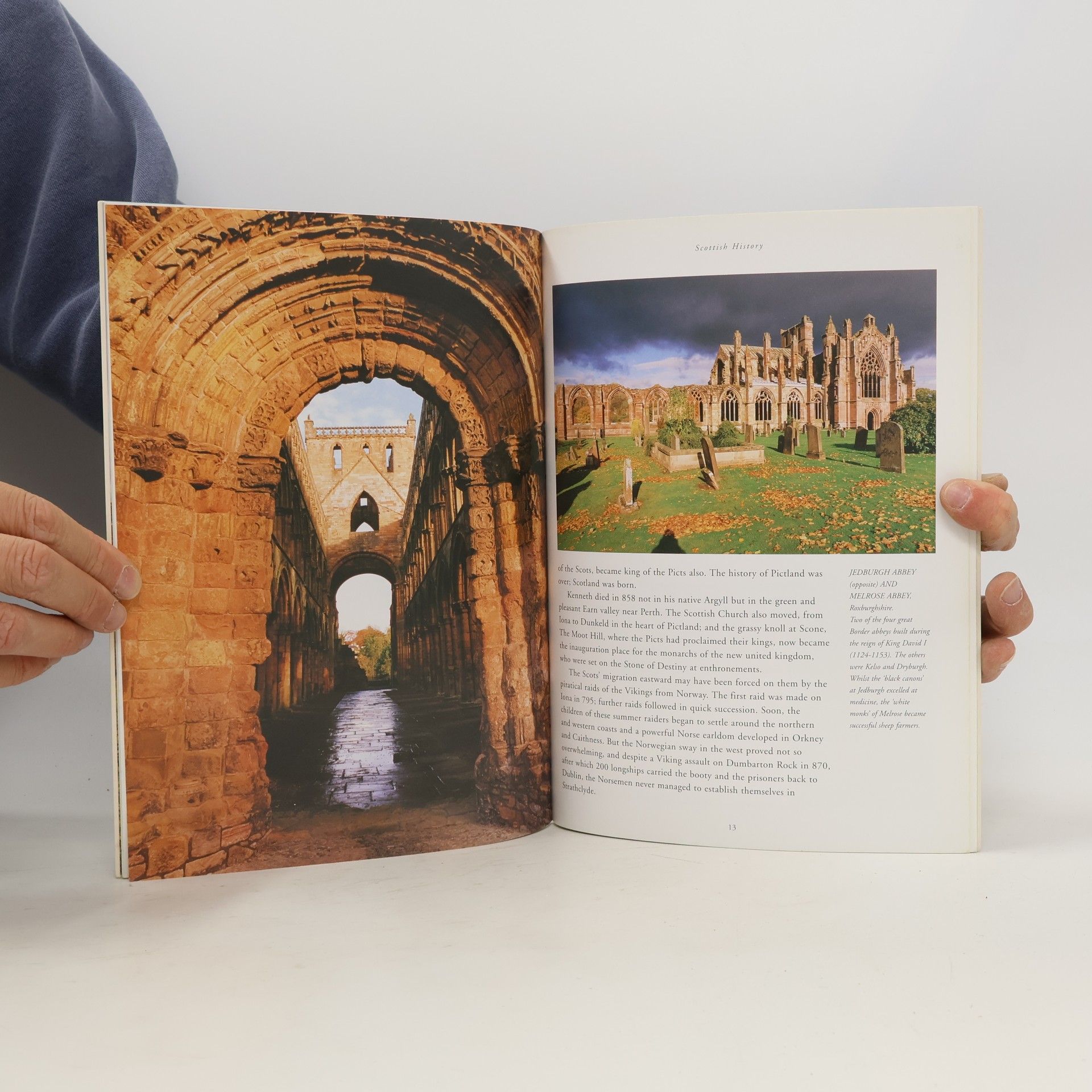C. J. Tabraham Lomond Guide to Scottish History