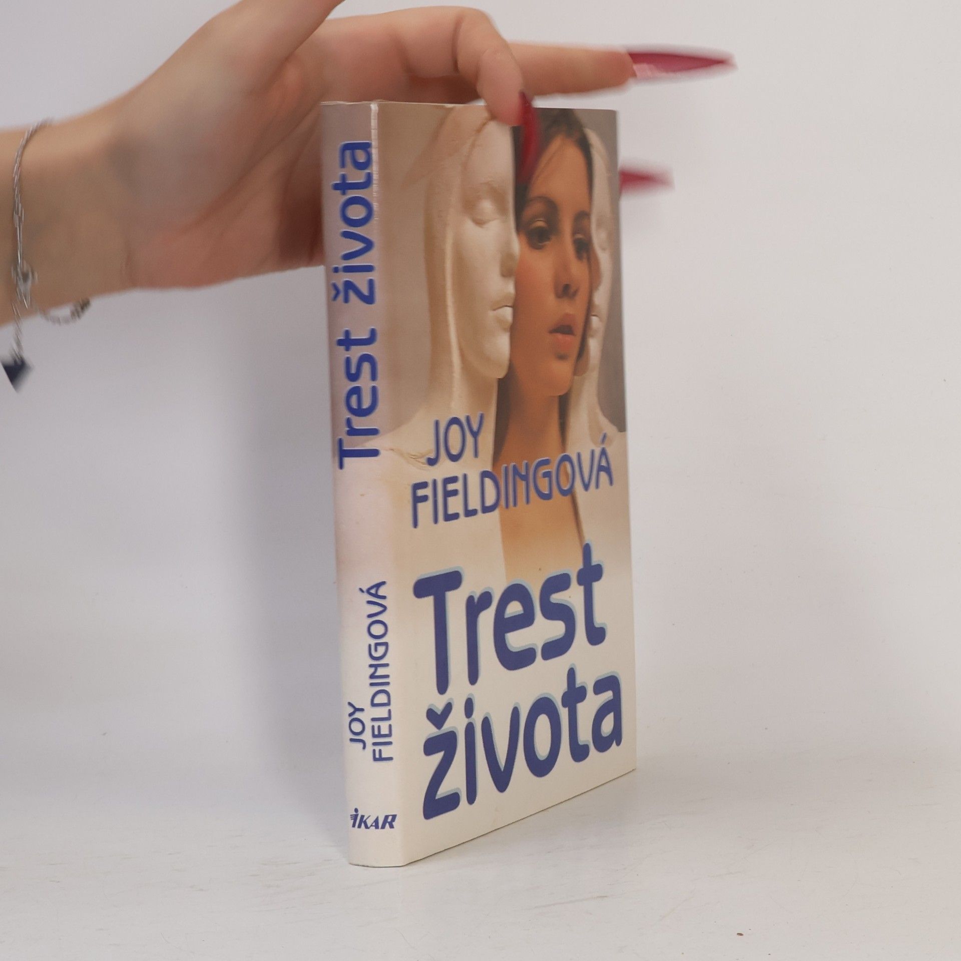 Joy Fielding Trest života