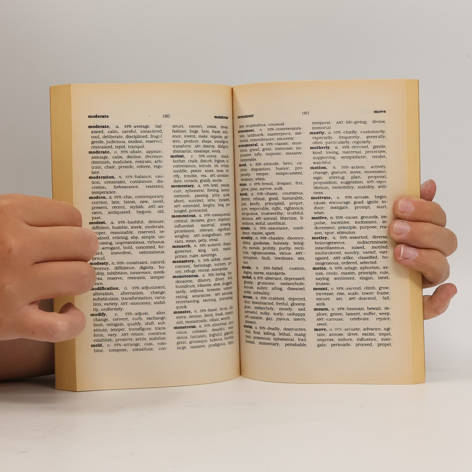 kolektiv Webster's English Thesaurus