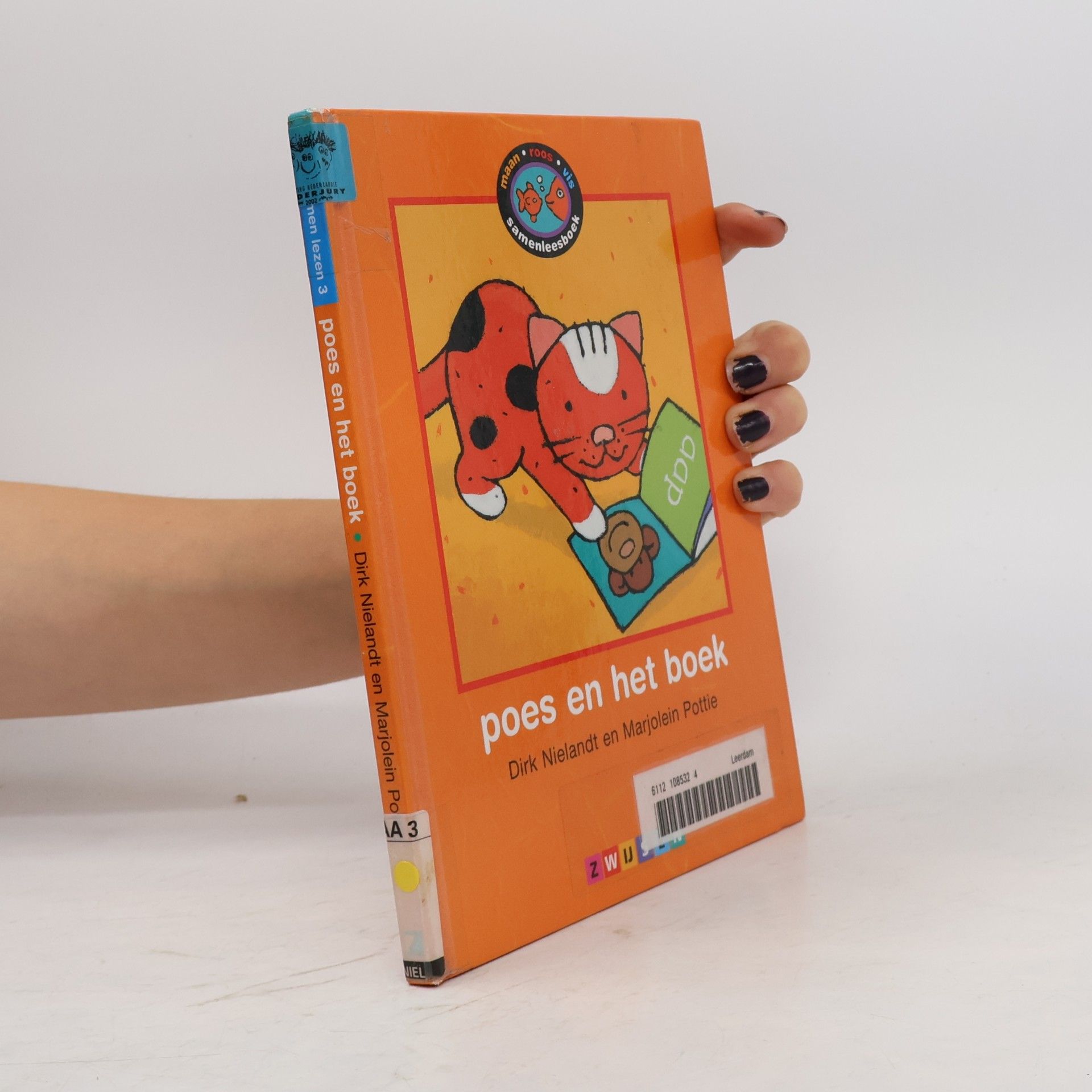 Maan Roos Vis - 3: Poes en het boek
