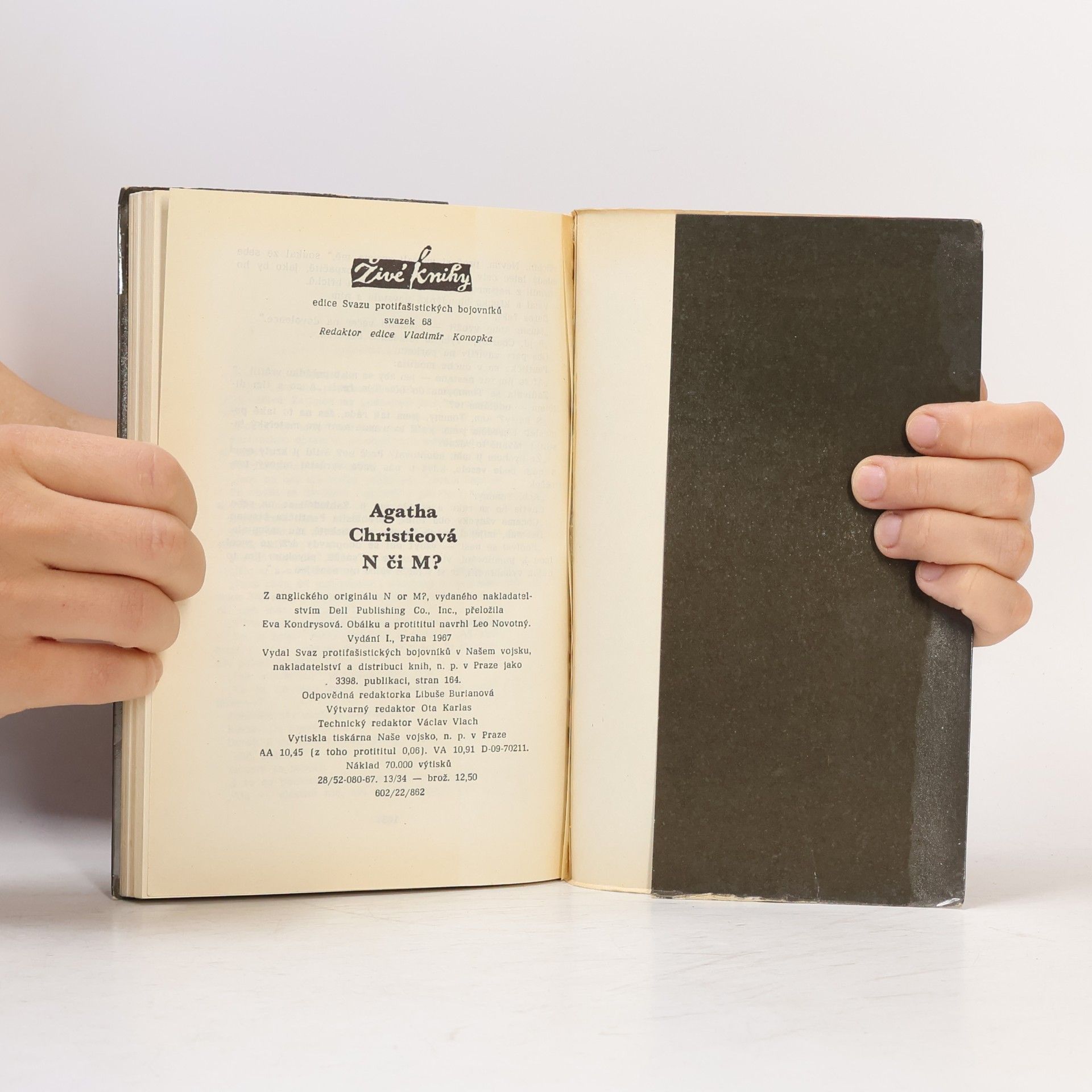 Agatha Christie N či M?