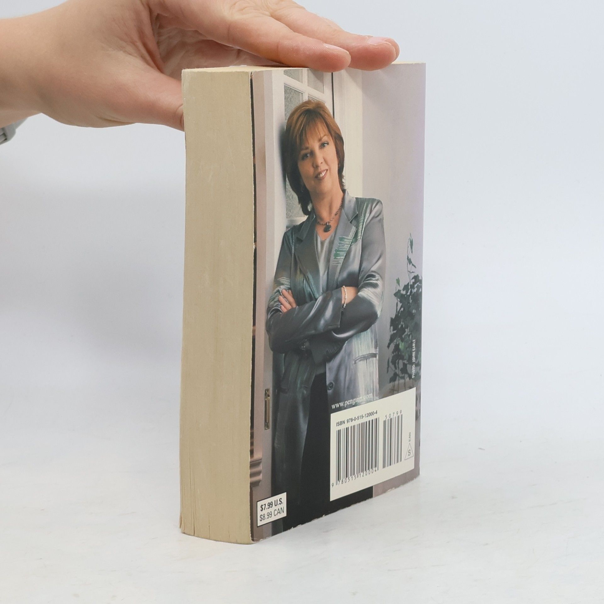 Nora Roberts Holding the Dream