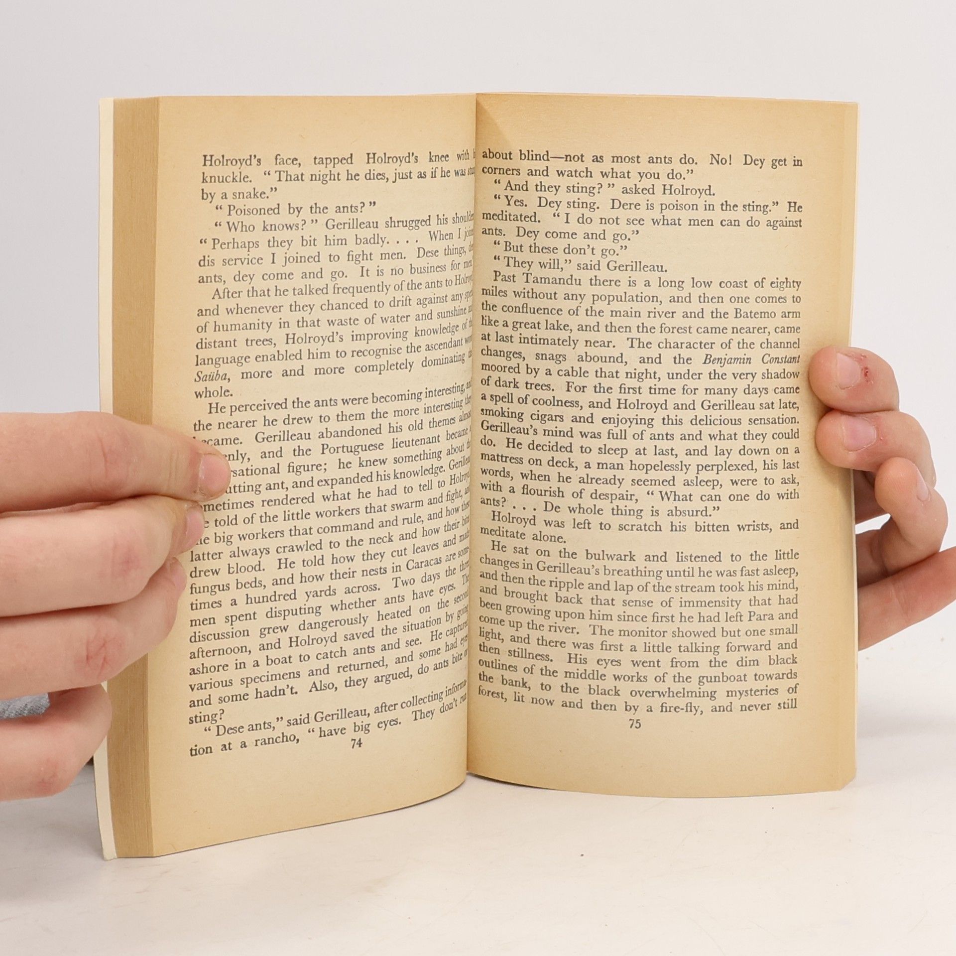H. G. Wells Fontana Modern Novels: The Valley of Spiders