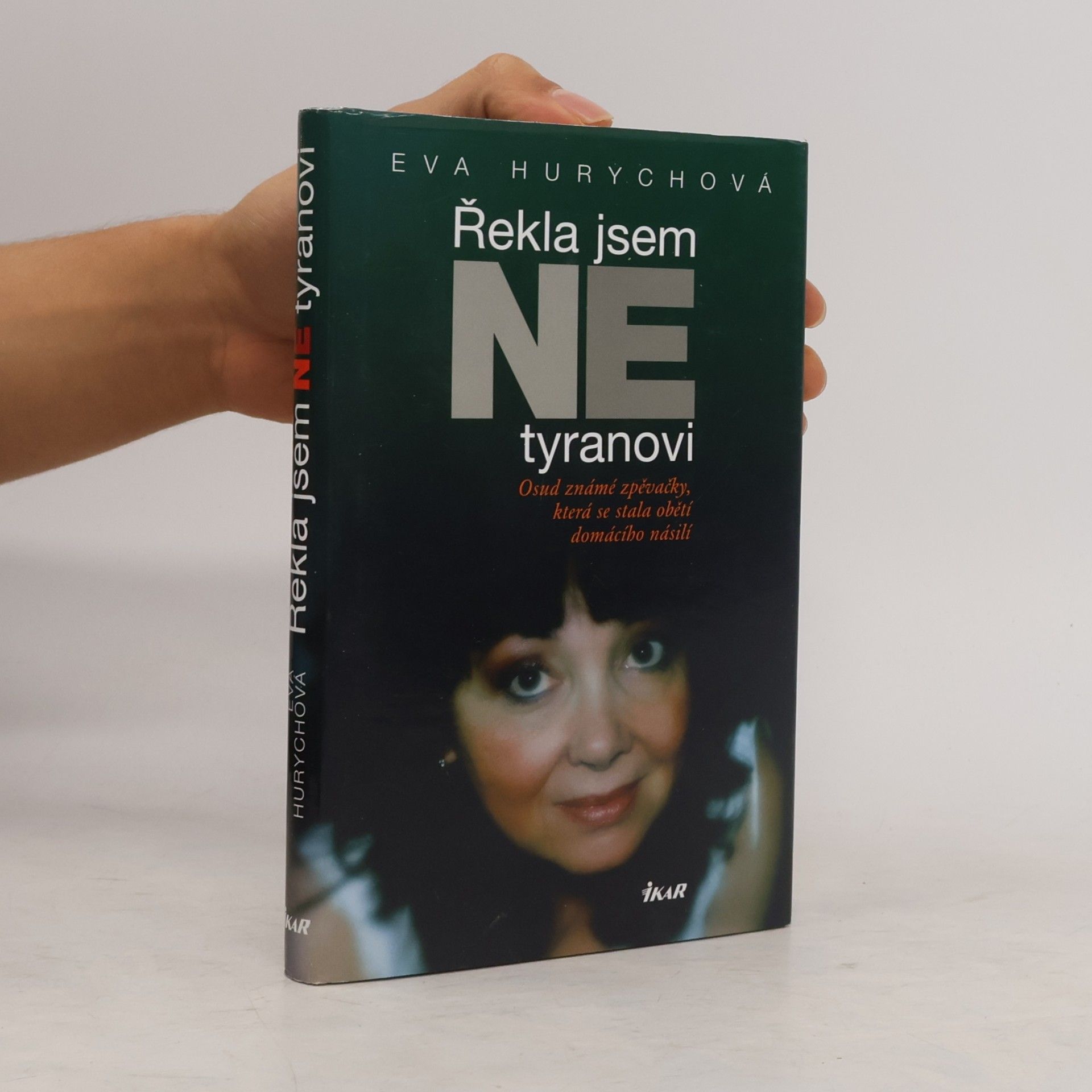 Eva Hurychová Řekla jsem ne tyranovi: Osud známé zpěvačky, která se stala obětí domácího násilí