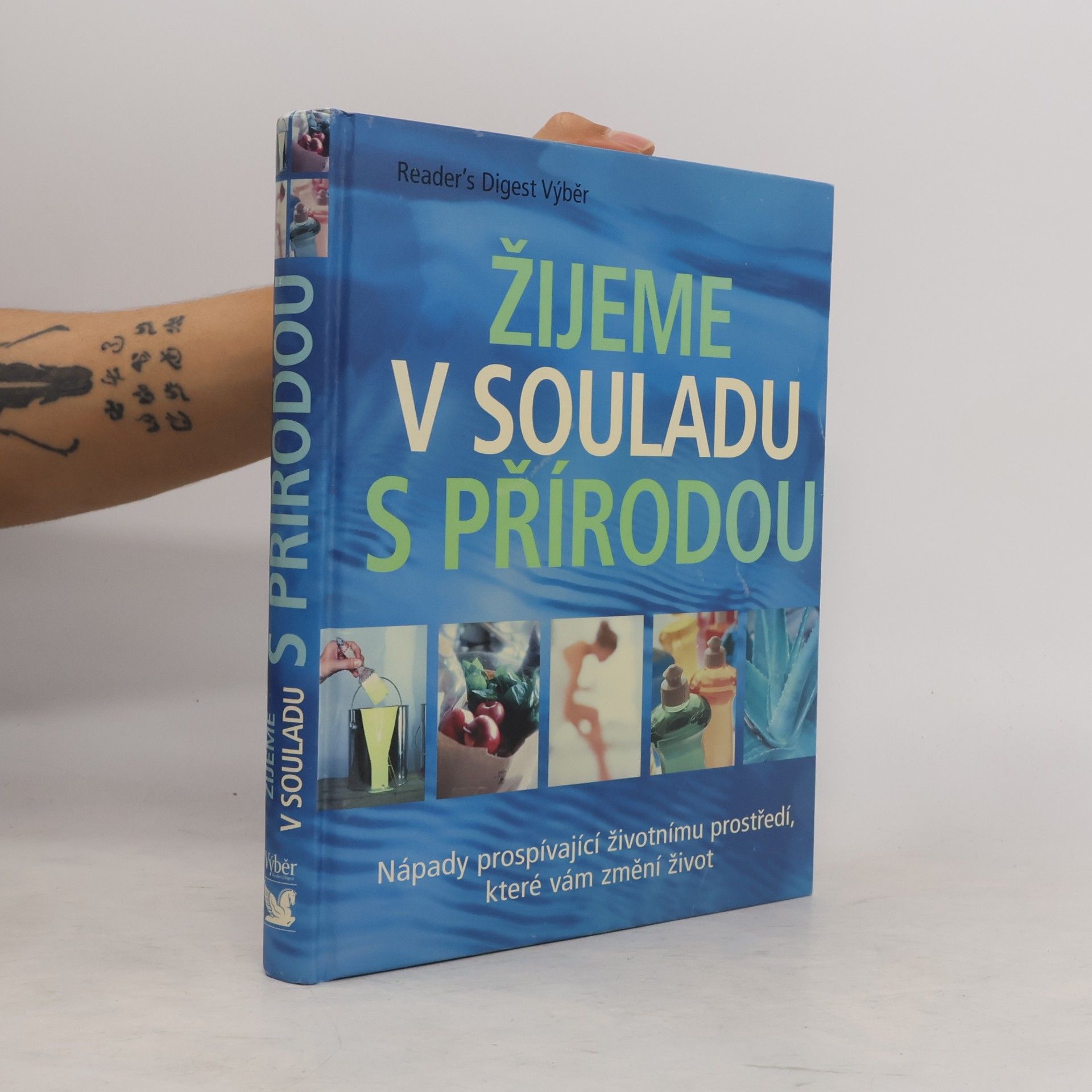 Kolektiv autorů Žijeme v souladu s přírodou: Nápady prospívající životnímu prostředí, které vám změní život