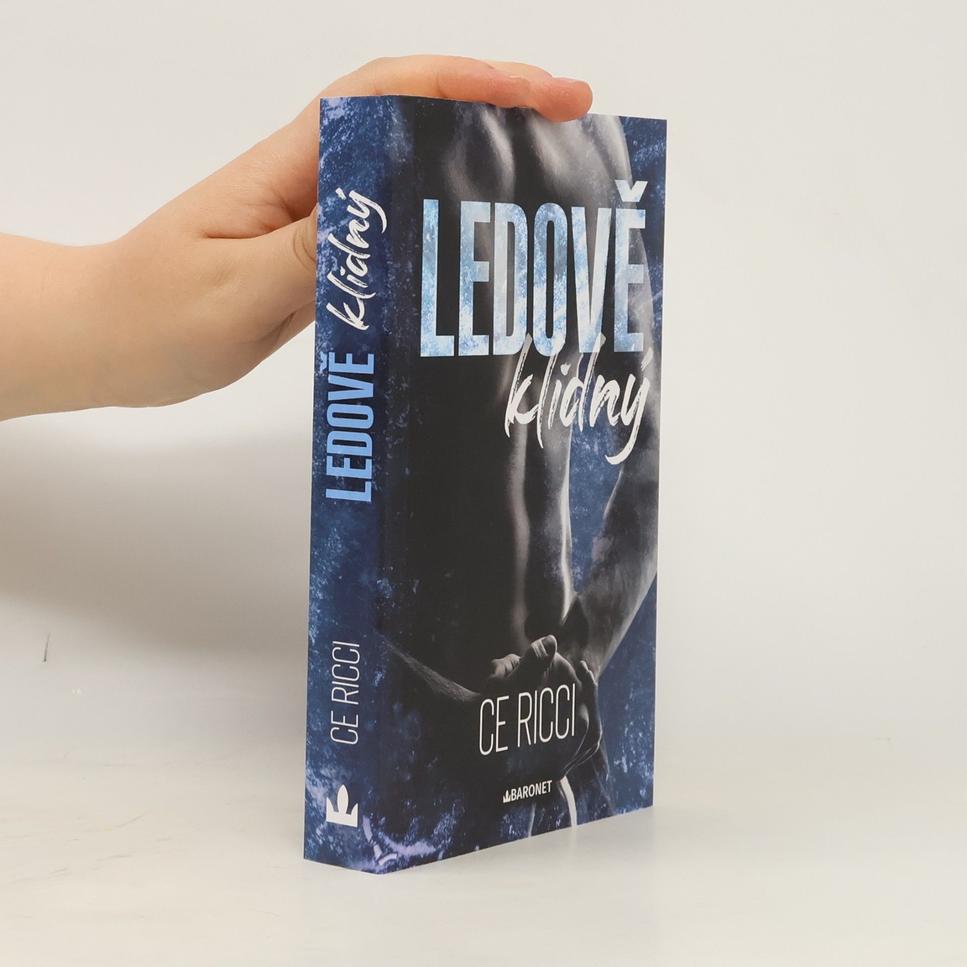 Ce Ricci Ledově klidný