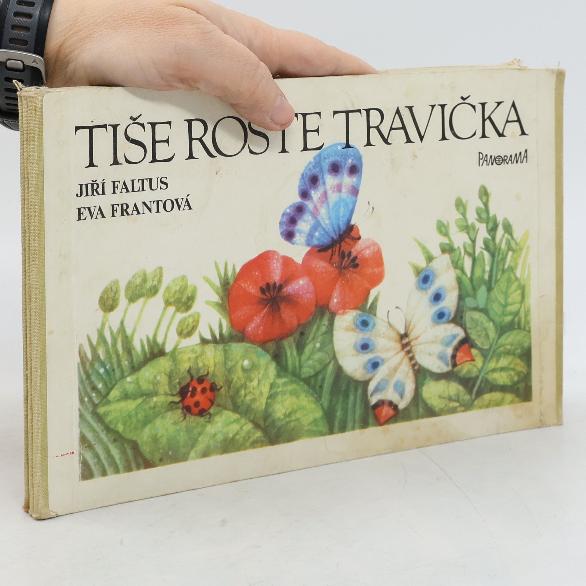 Tiše roste travička