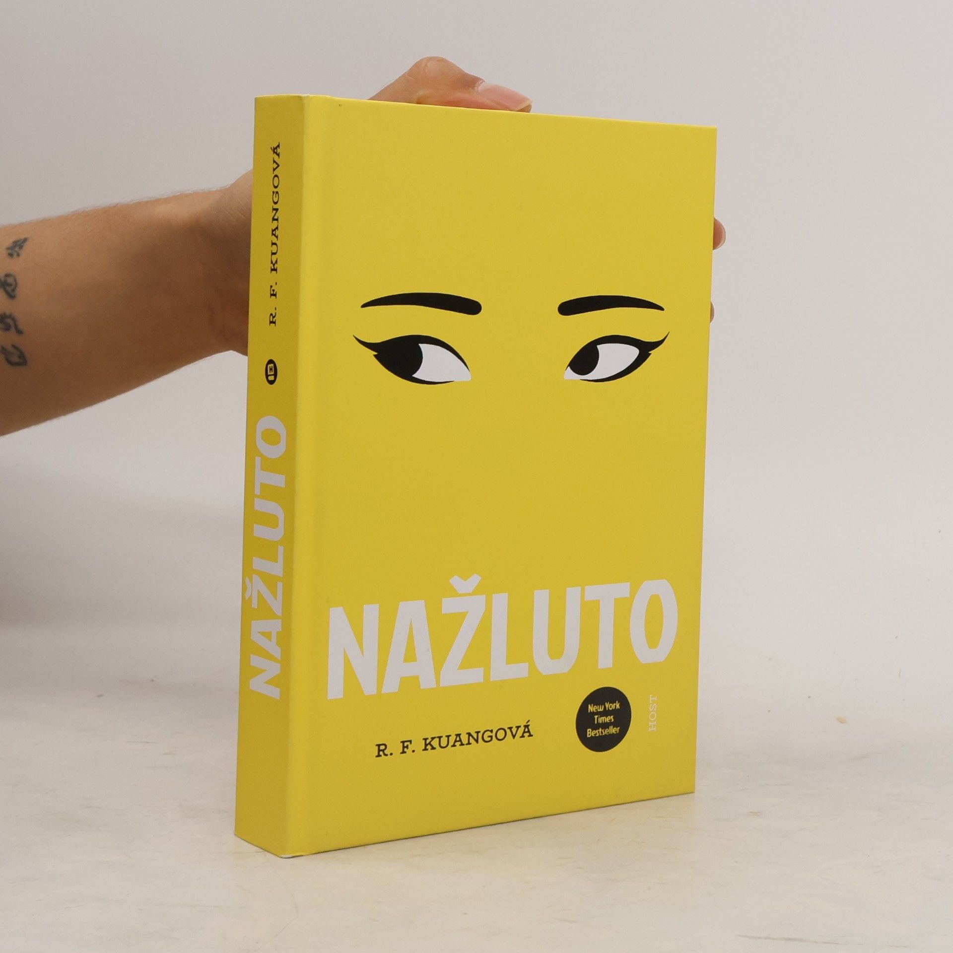 Rebecca Kuang Nažluto