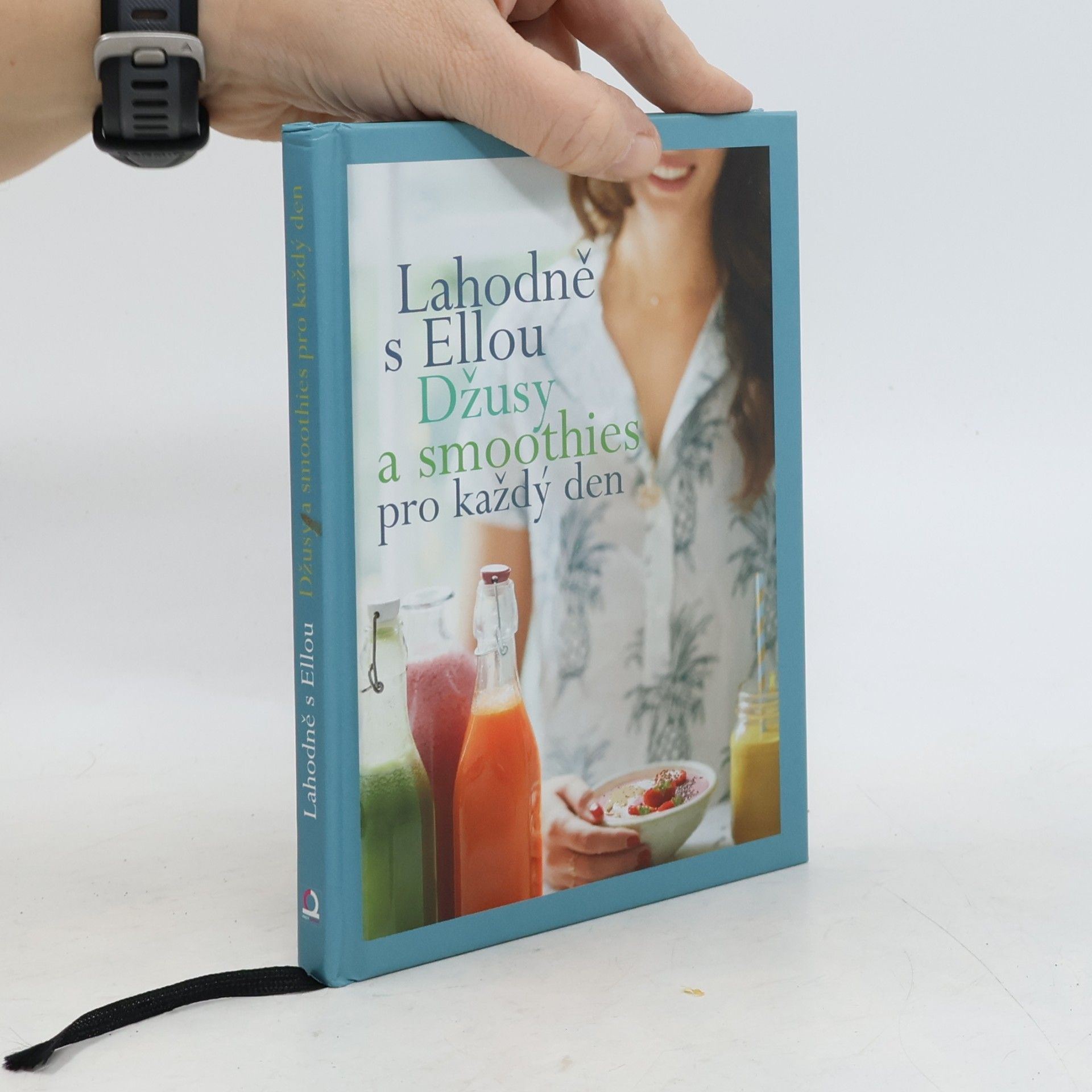 Ella Woodward Lahodně s Ellou. Džusy a smoothies pro každý den