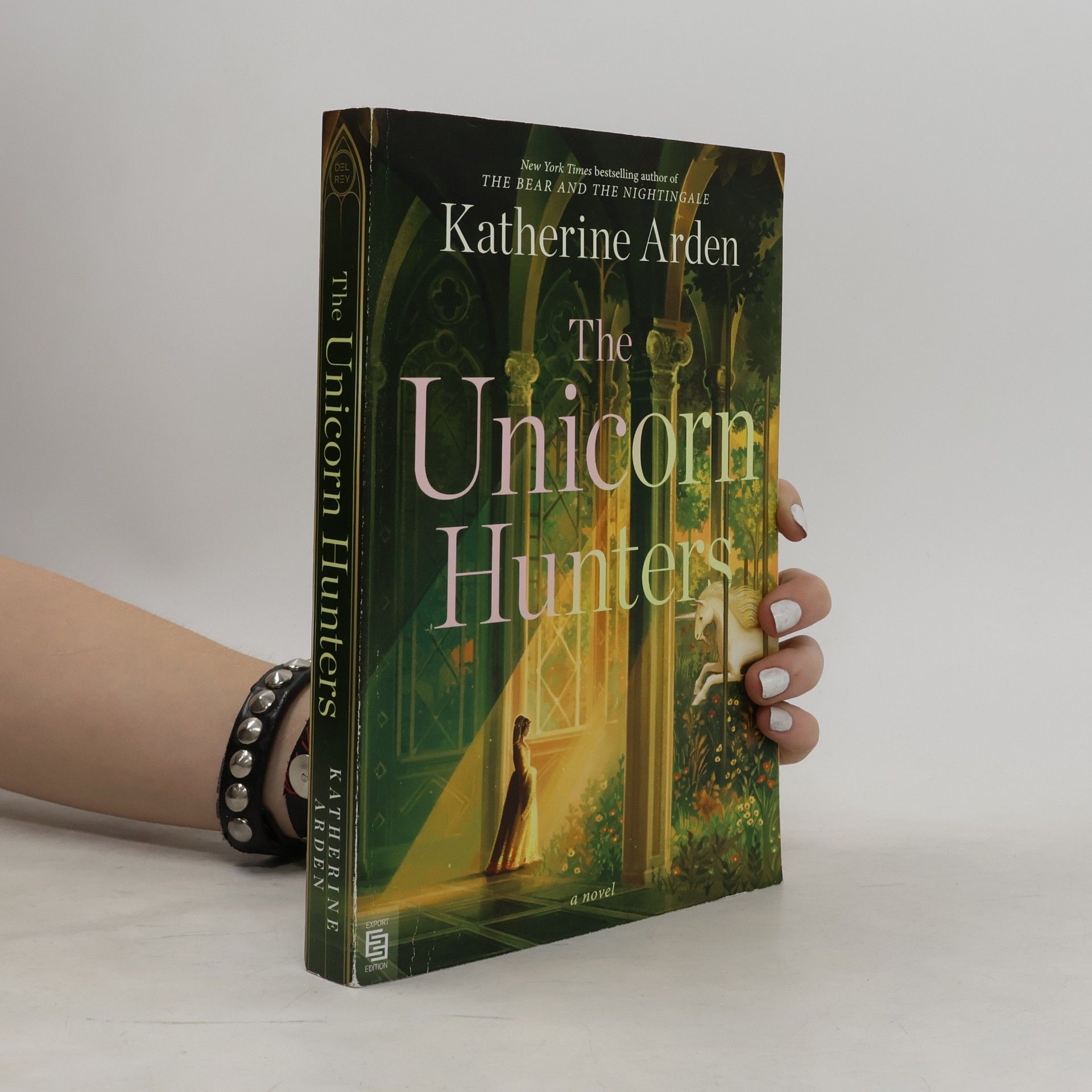 Katherine Arden The Unicorn Hunters: A Novel - Export Edition