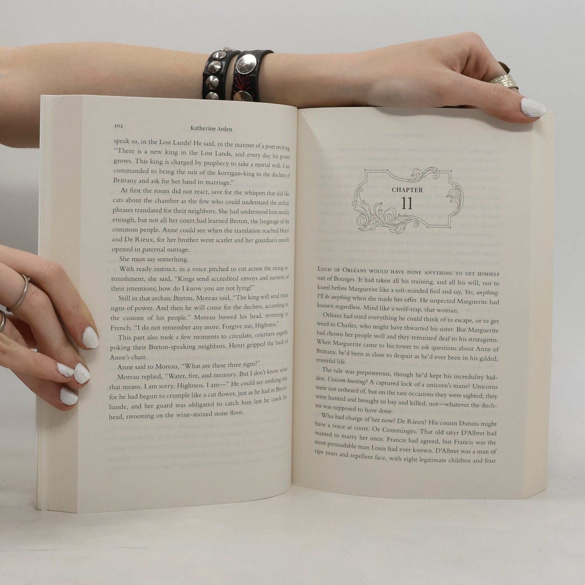 Katherine Arden The Unicorn Hunters: A Novel - Export Edition