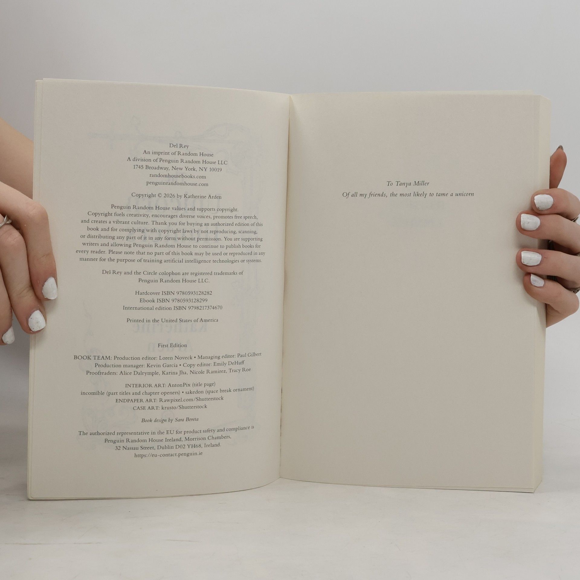 Katherine Arden The Unicorn Hunters: A Novel - Export Edition