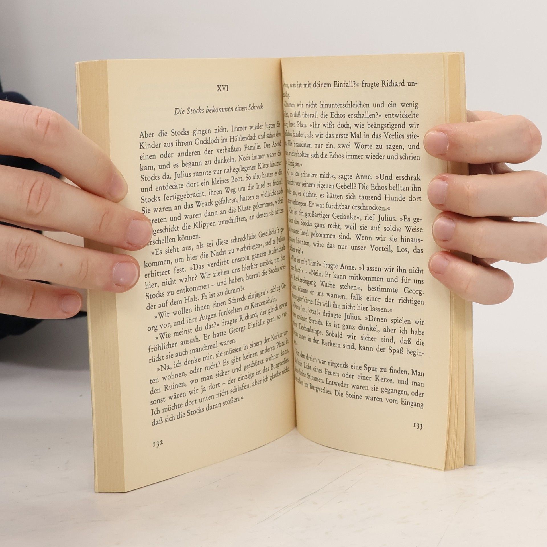 Enid Blyton Fünf Freunde auf geheimnisvollen Spuren. Eine spannende Geschichte für Jungen und Mädchen