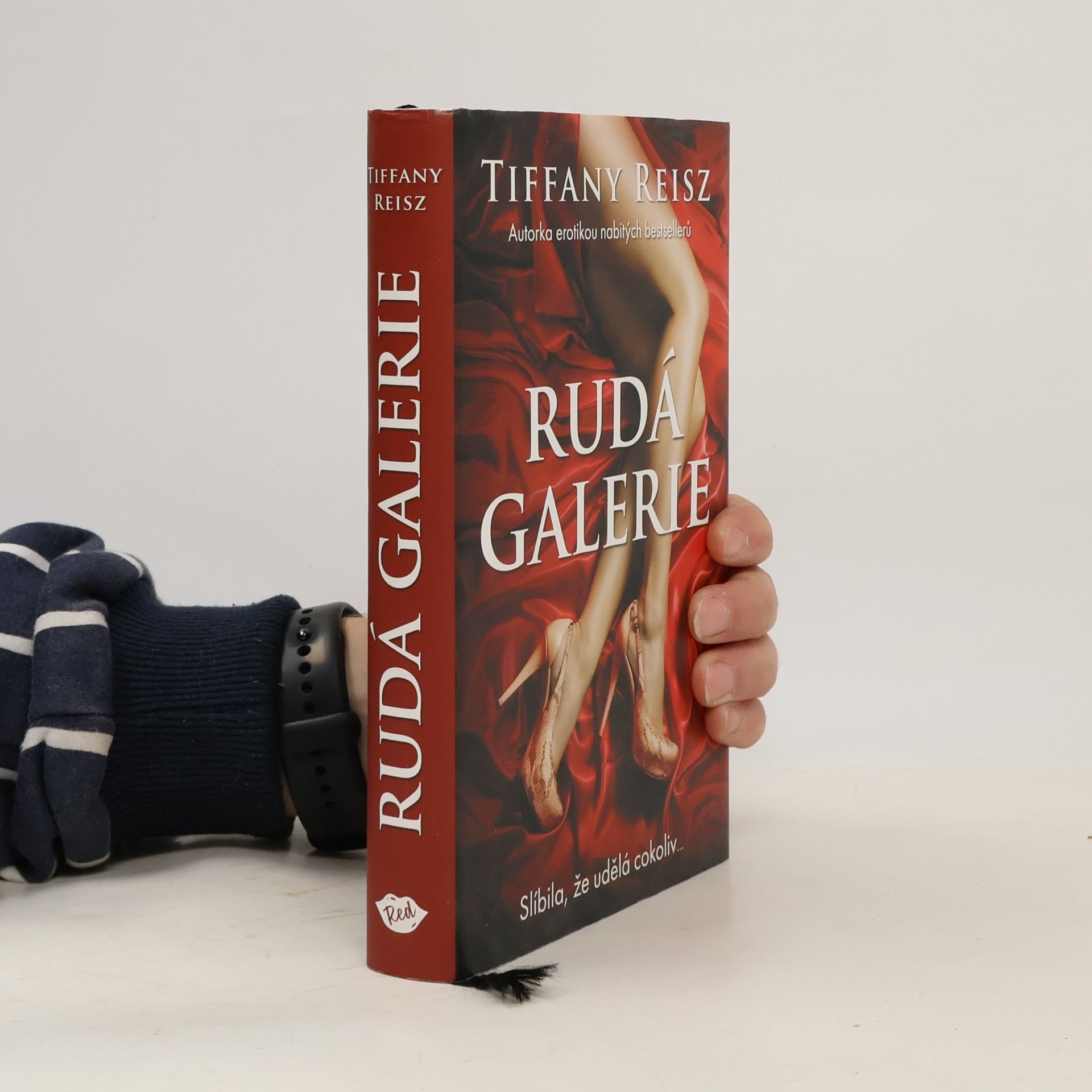 Tiffany Reisz Rudá galerie