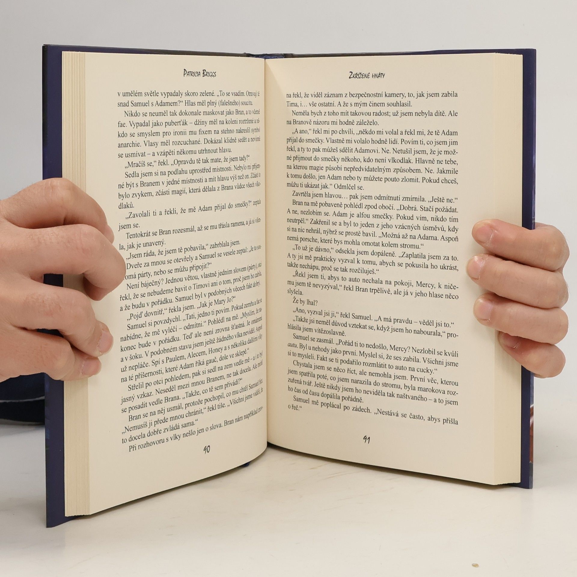Patricia Briggs Zkřížené hnáty