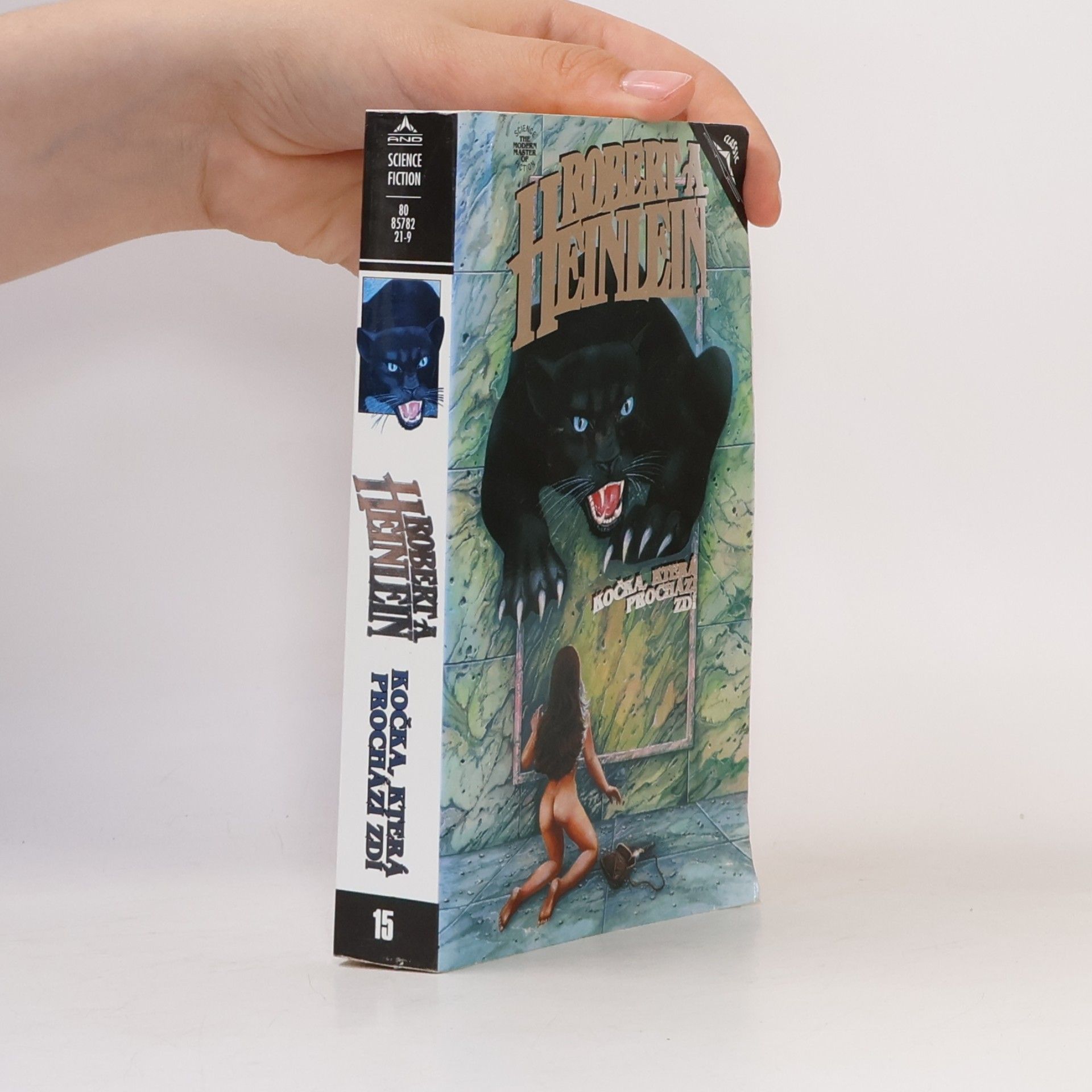 Robert A. Heinlein Kočka, která prochází zdí