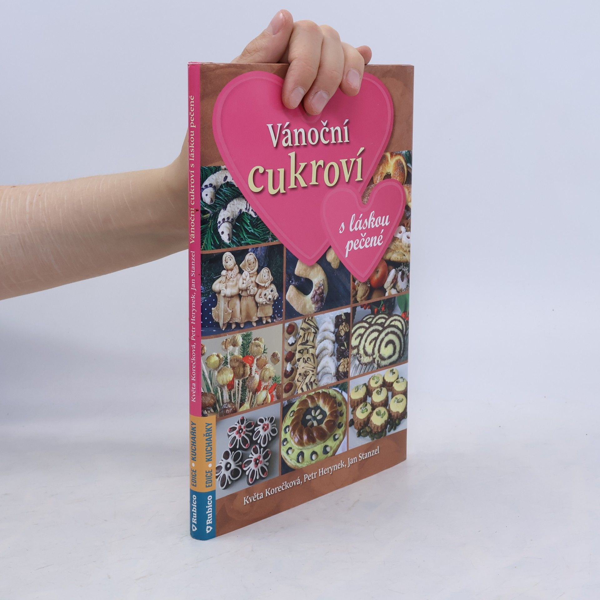 Květa Korečková Vánoční cukroví s láskou pečené