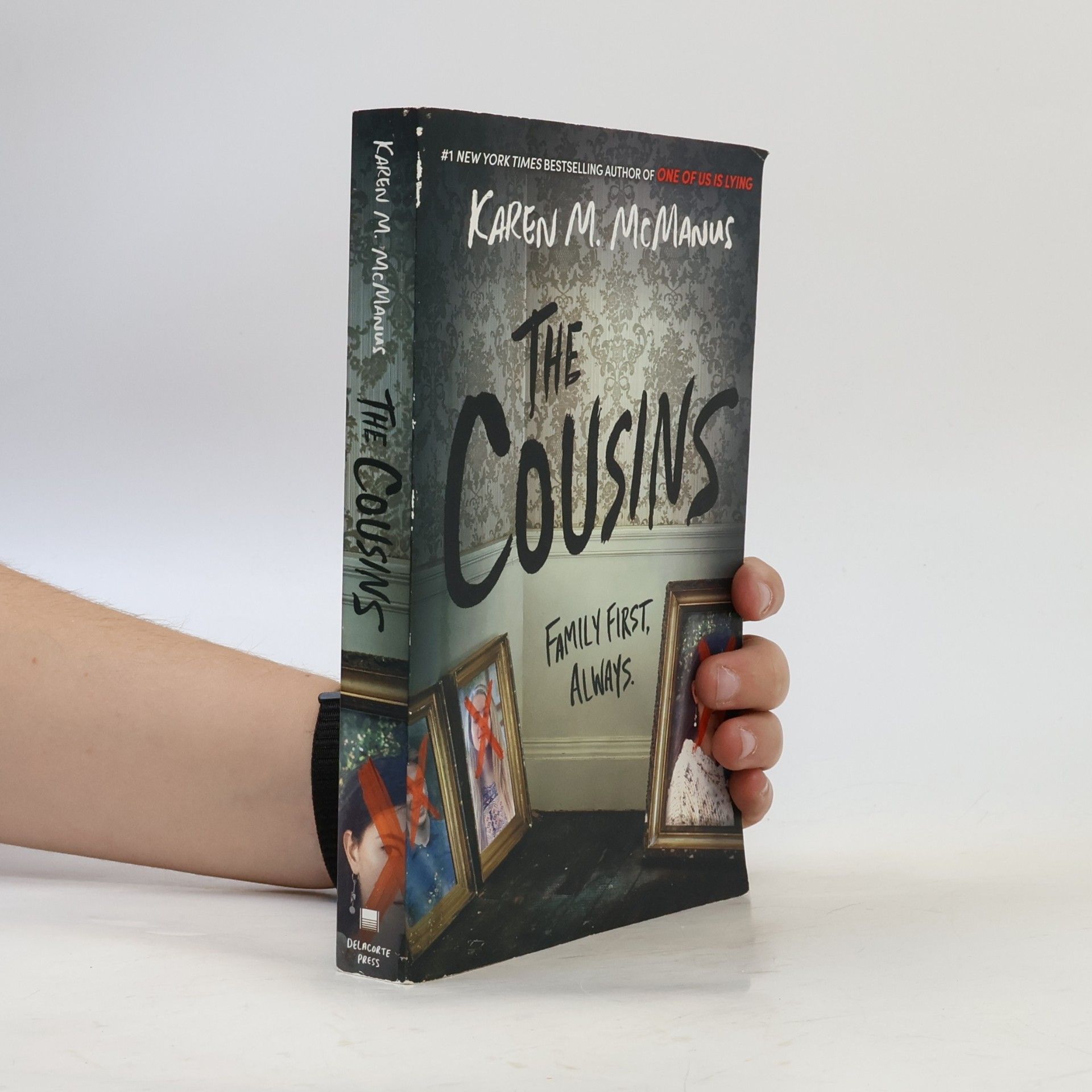 Karen M. McManus The Cousins