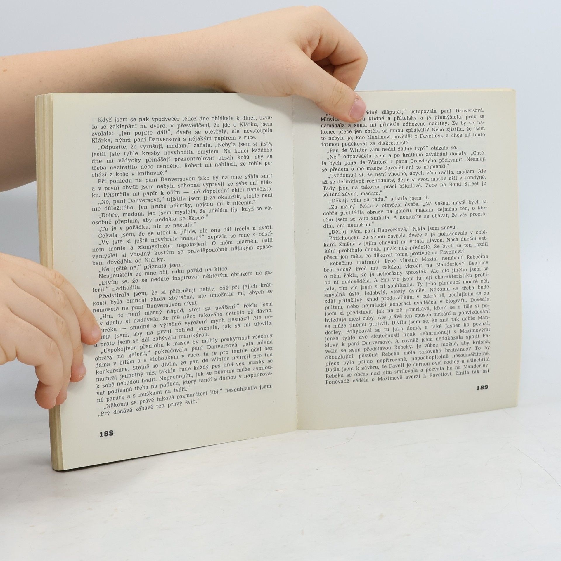 Daphne du Maurier Mrtvá a živá