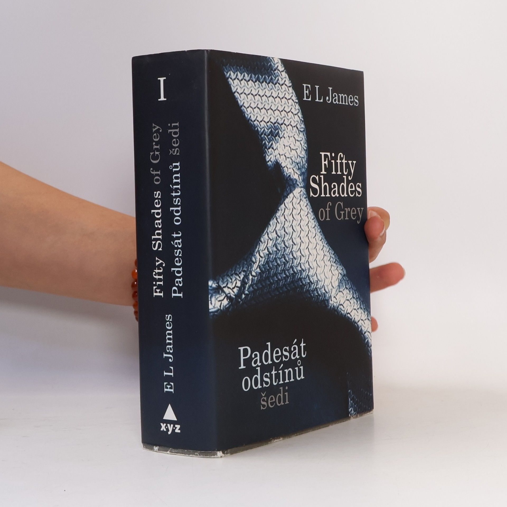E. L. James Padesát odstínů šedi I.