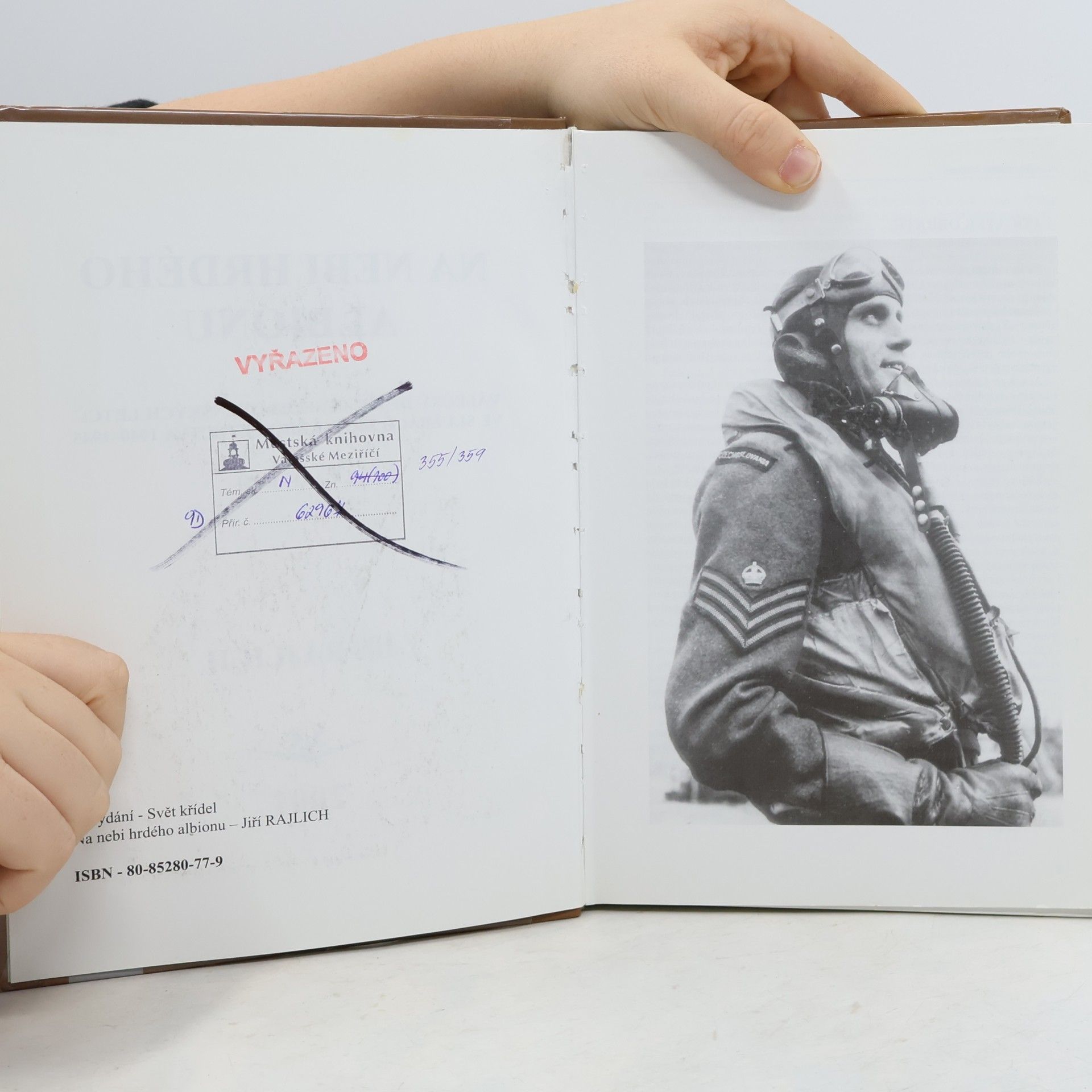 Jiří Rajlich Na nebi hrdého Albionu 3. 1942