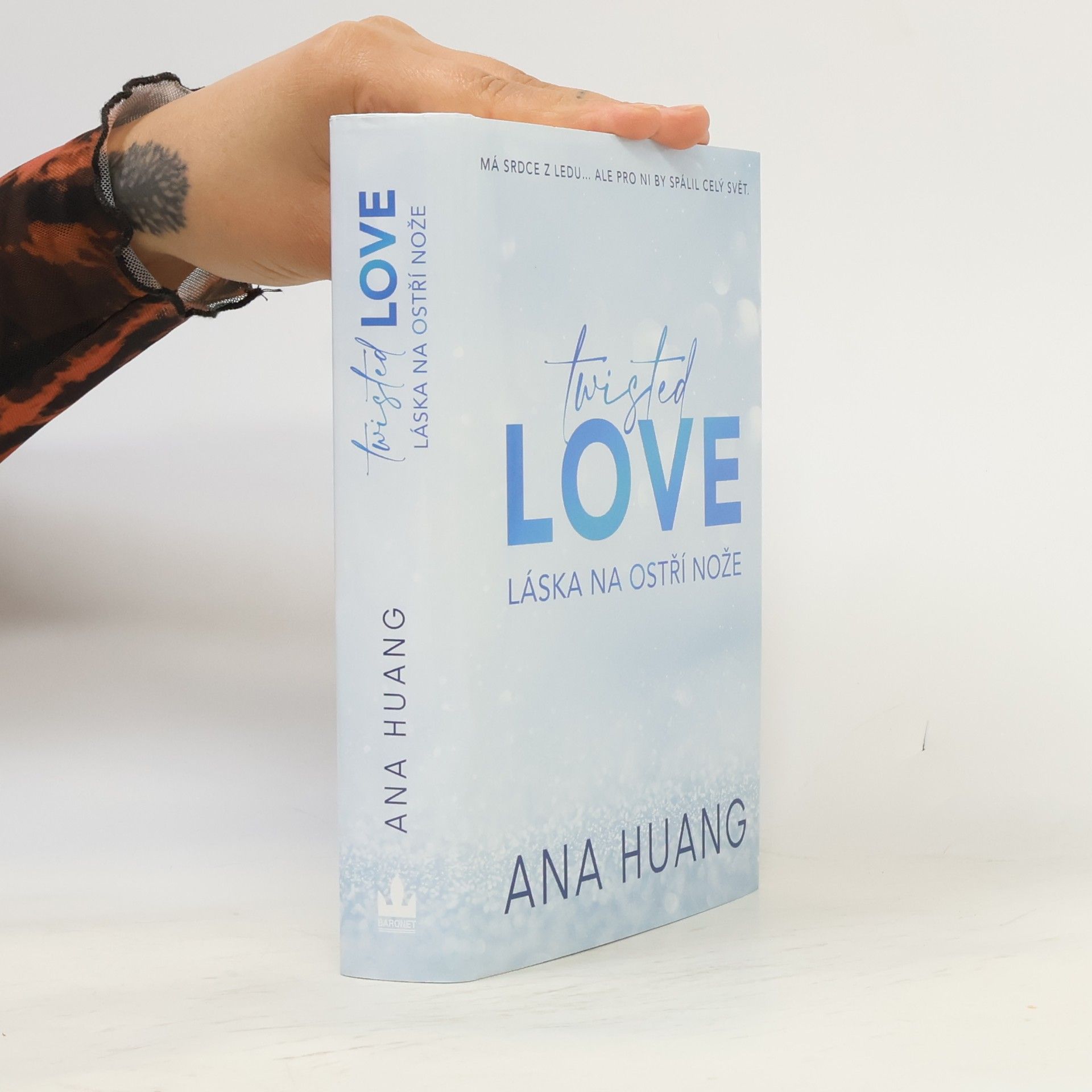 Ana Huang Twisted Love. Láska na ostří nože