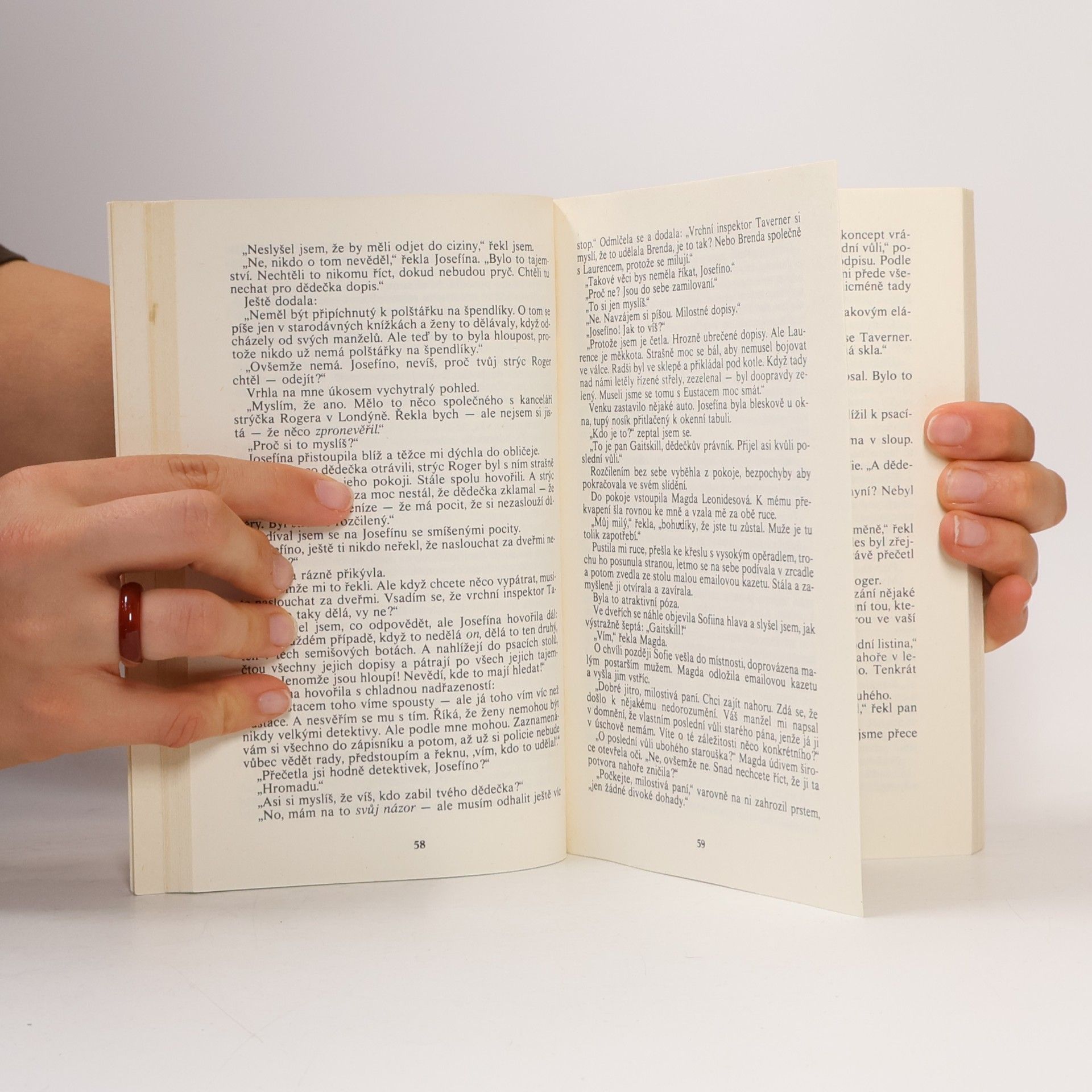 Agatha Christie Hadí doupě