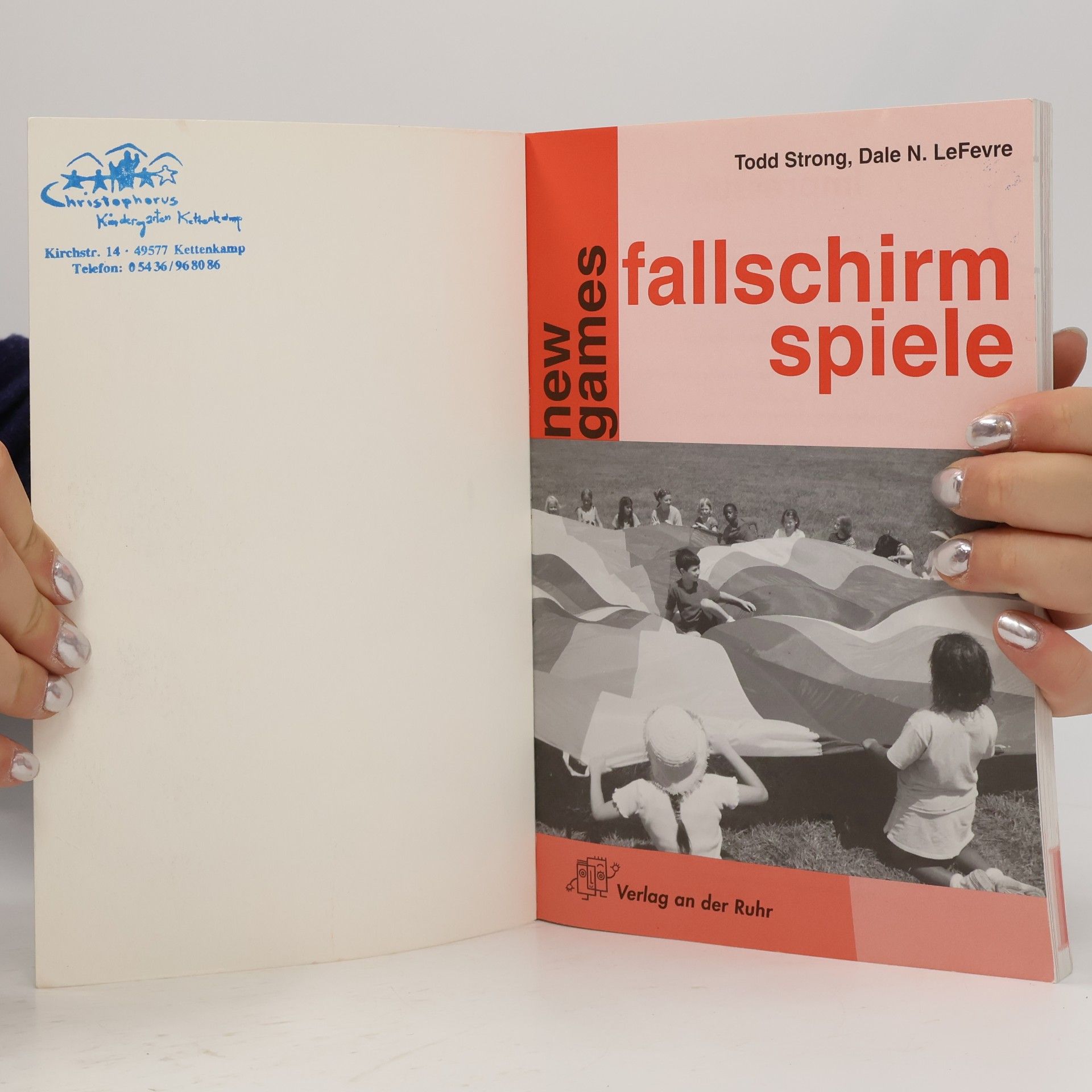 Dale N. LeFevre New Games, Fallschirmspiele