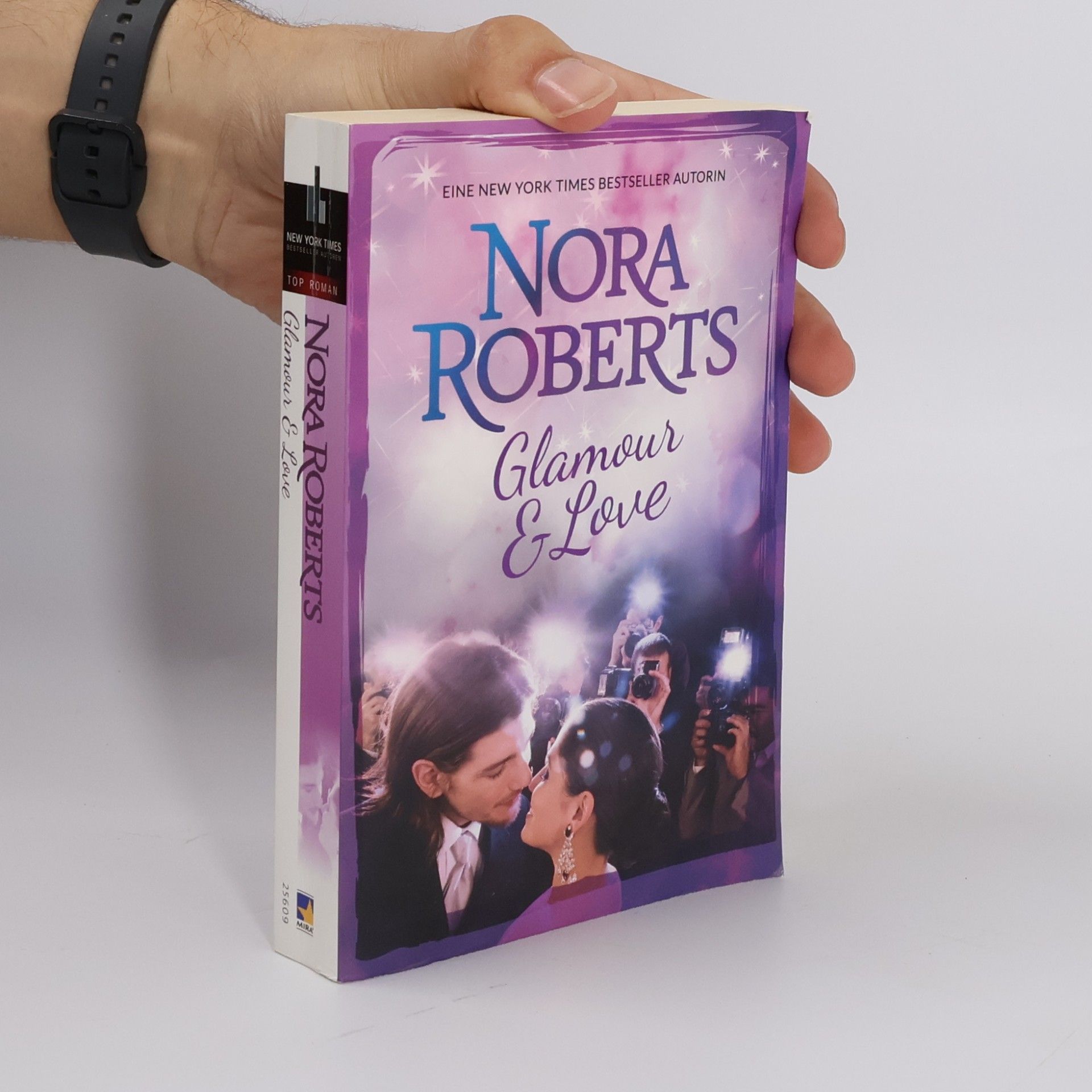 Nora Roberts Glamour & Love