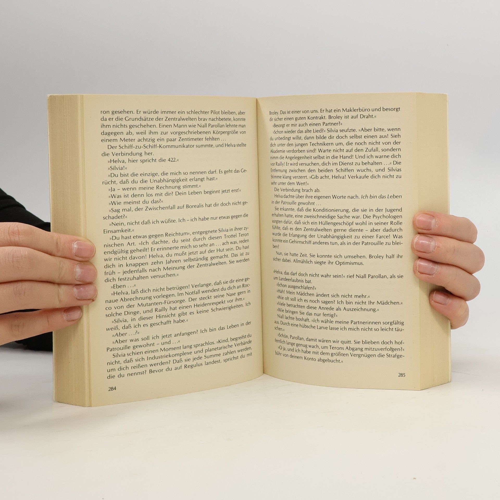 Wolfgang Jeschke Welten der Zukunft, Chroniken aus Raum und Zeit. Bd.8. Russell 'Menschen, Marsianer und Maschinen'; MacCaffrey 'Ein Raumschiff namens Helva'; Gerrold 'Ich bin Harlie'
