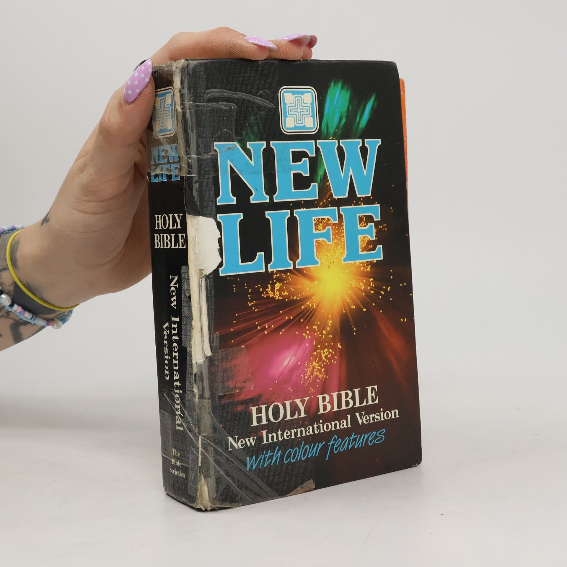 New life Holy Bible: New International version : with colour features.
