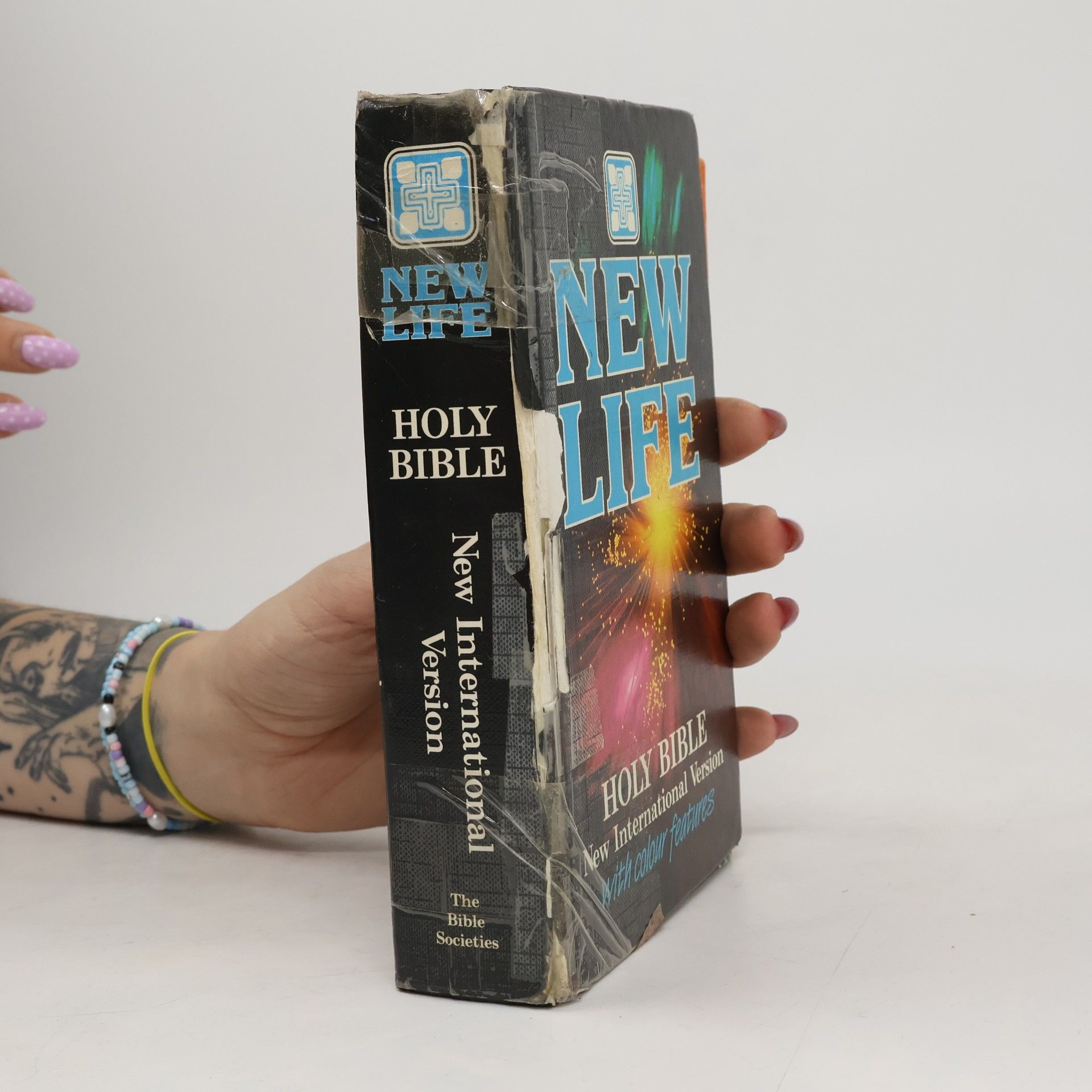 International Bible Society New life Holy Bible: New International version : with colour features.