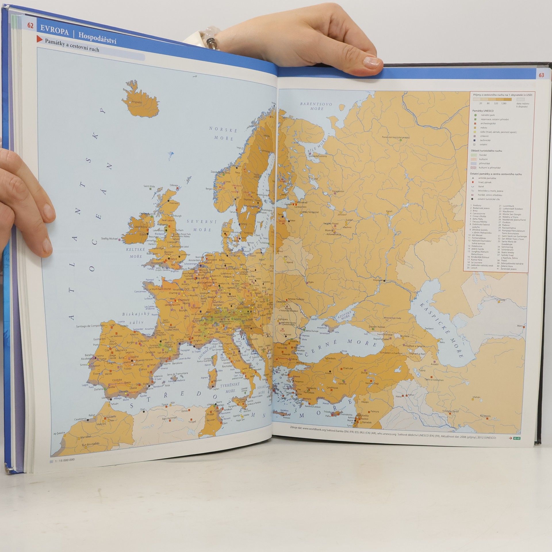 Autorenkollektiv Školní atlas světa