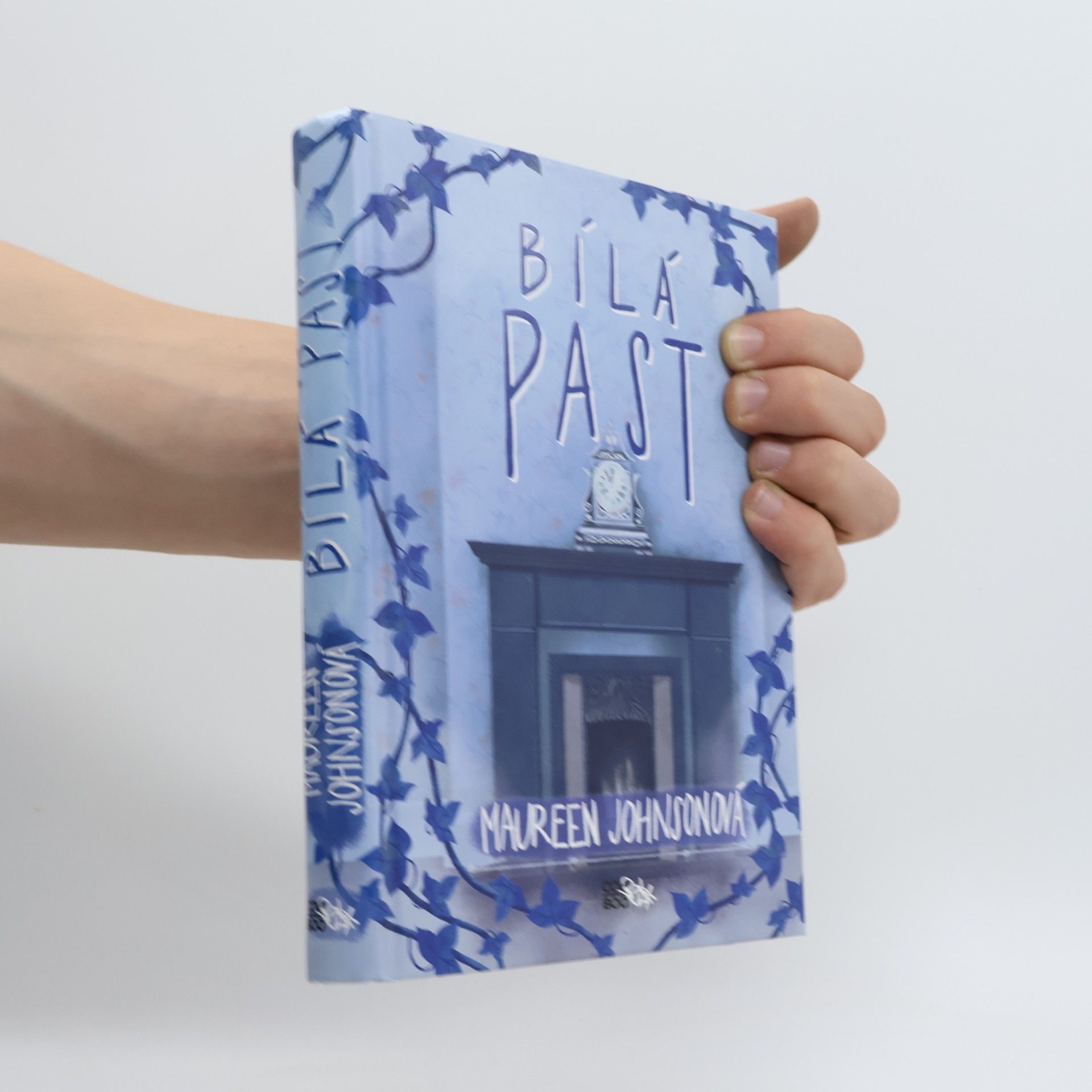 Maureen Johnson Bílá past