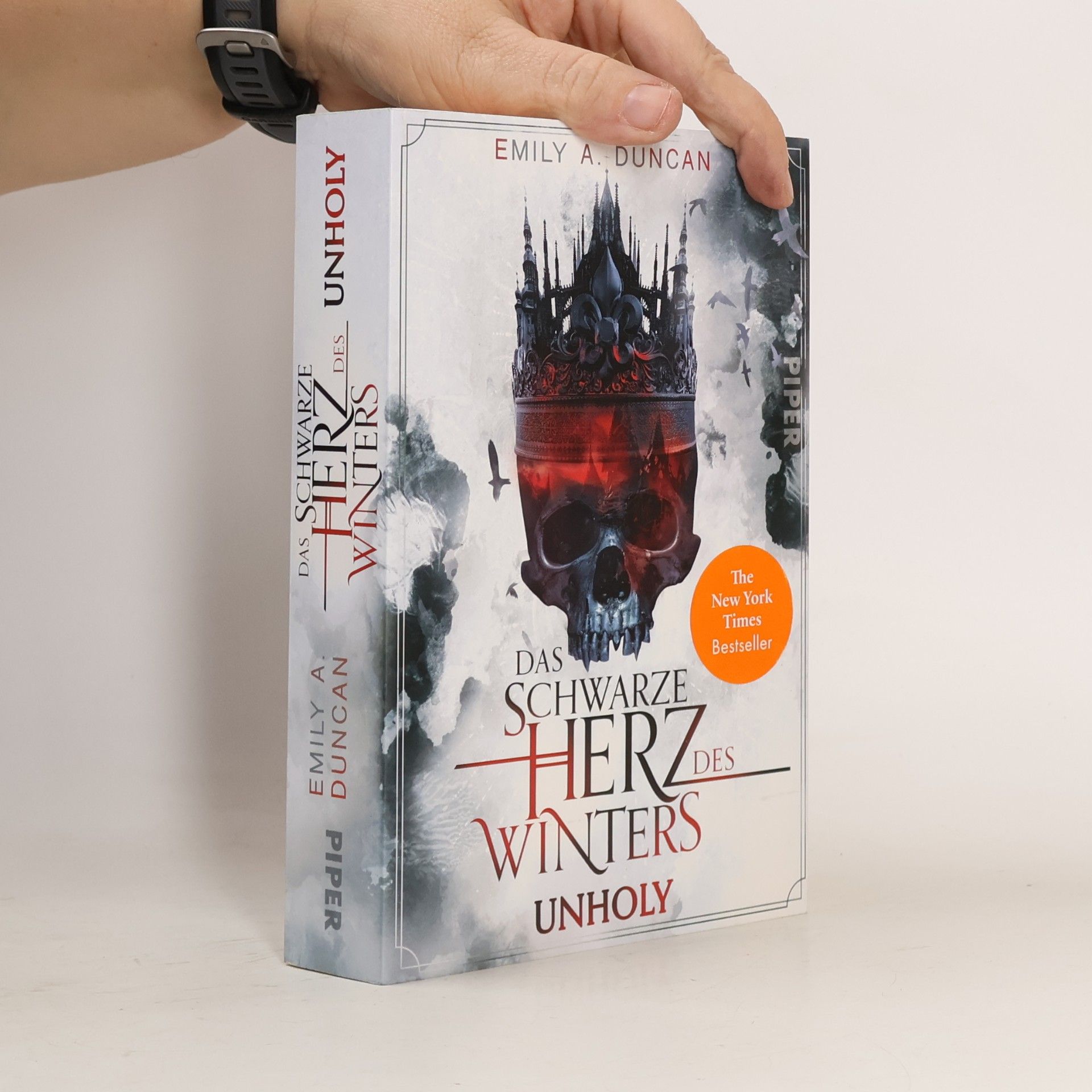 Emily A. Duncan Das schwarze Herz des Winters. Unholy