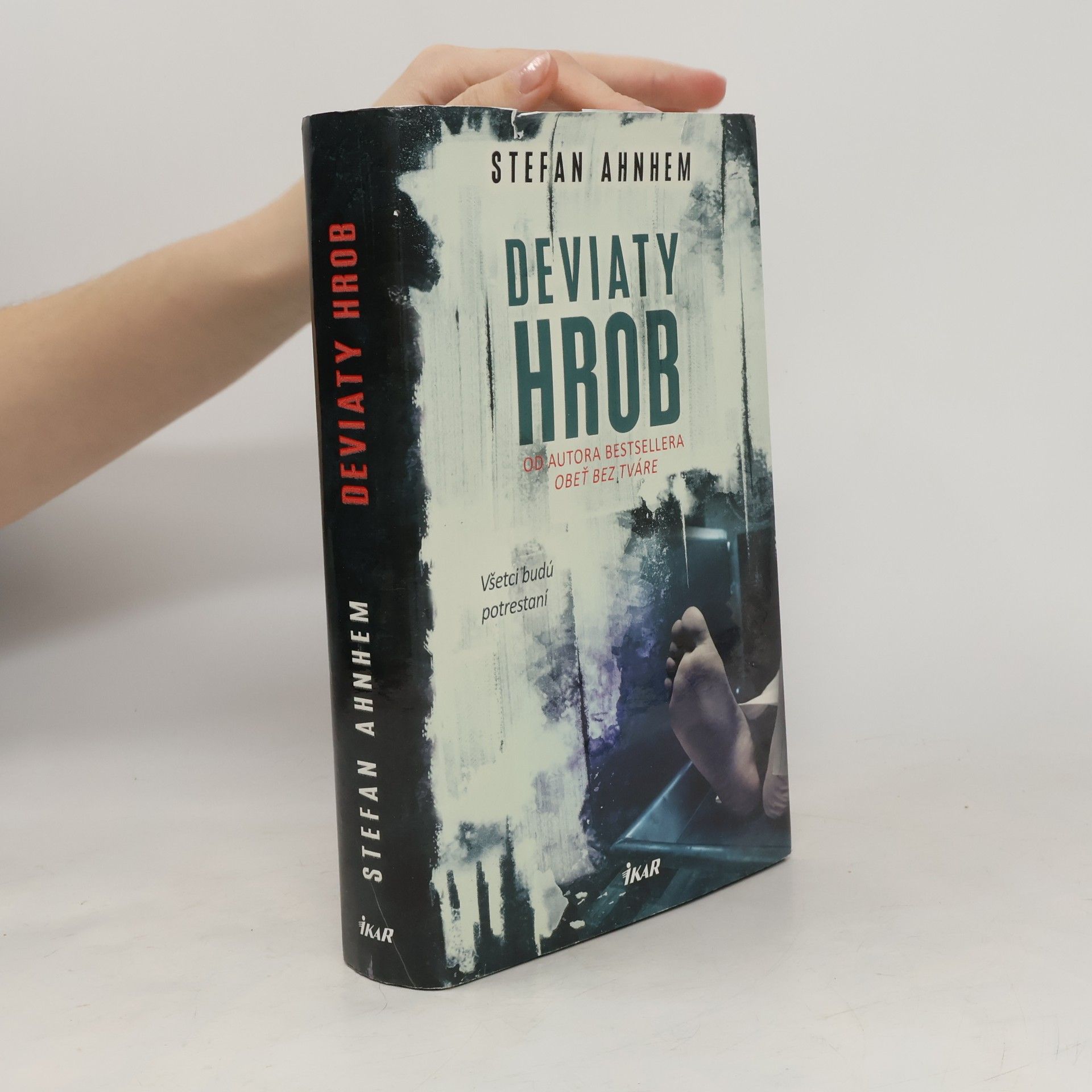 Stefan Ahnhem Deviaty hrob