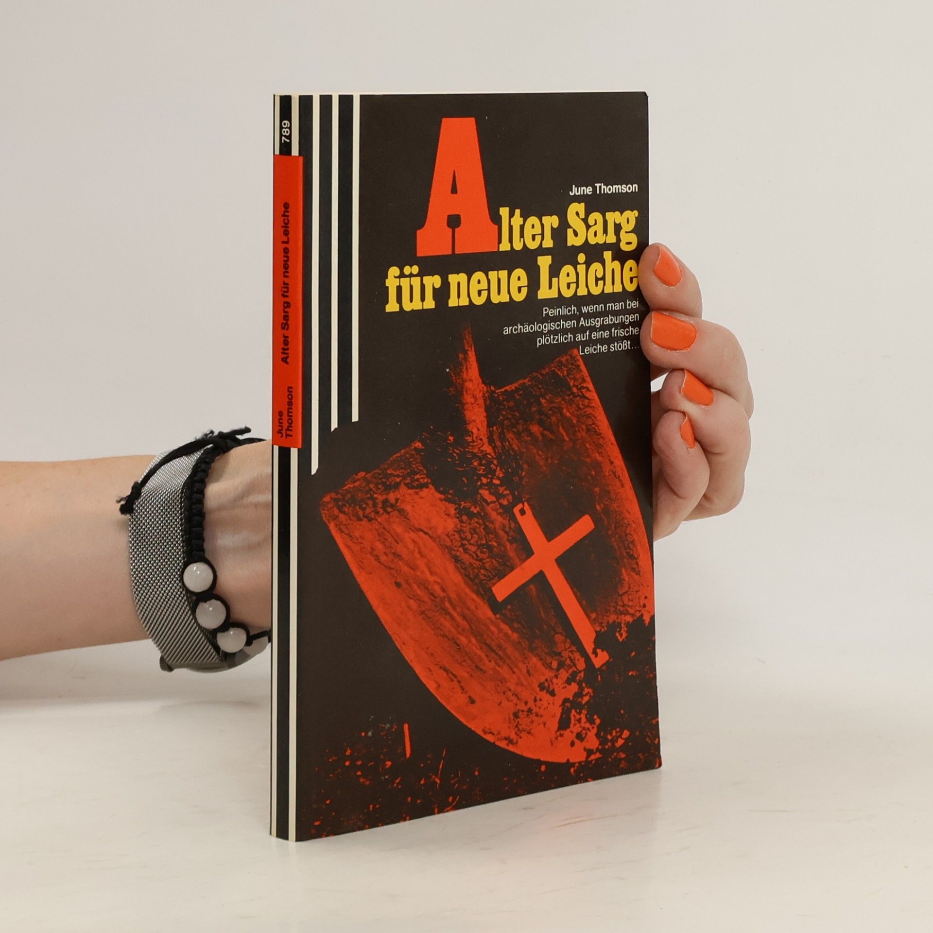June Thomson Alter Sarg für neue Leiche