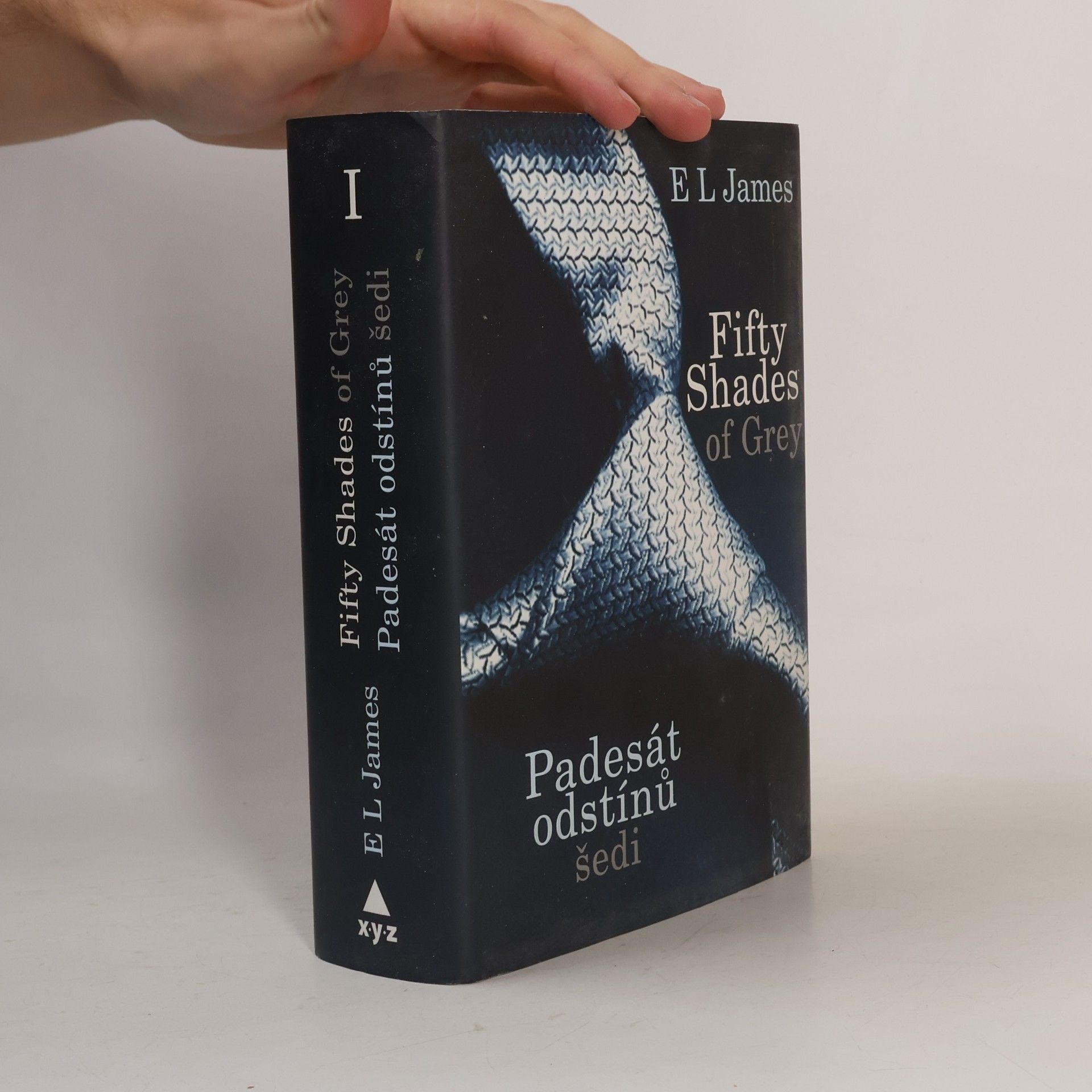 E. L. James Padesát odstínů šedi I.