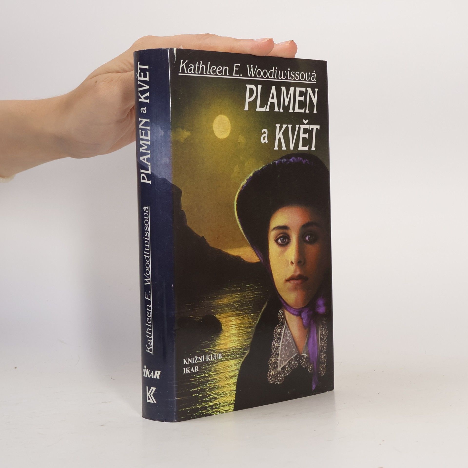 Kathleen E. Woodiwiss Plamen a květ