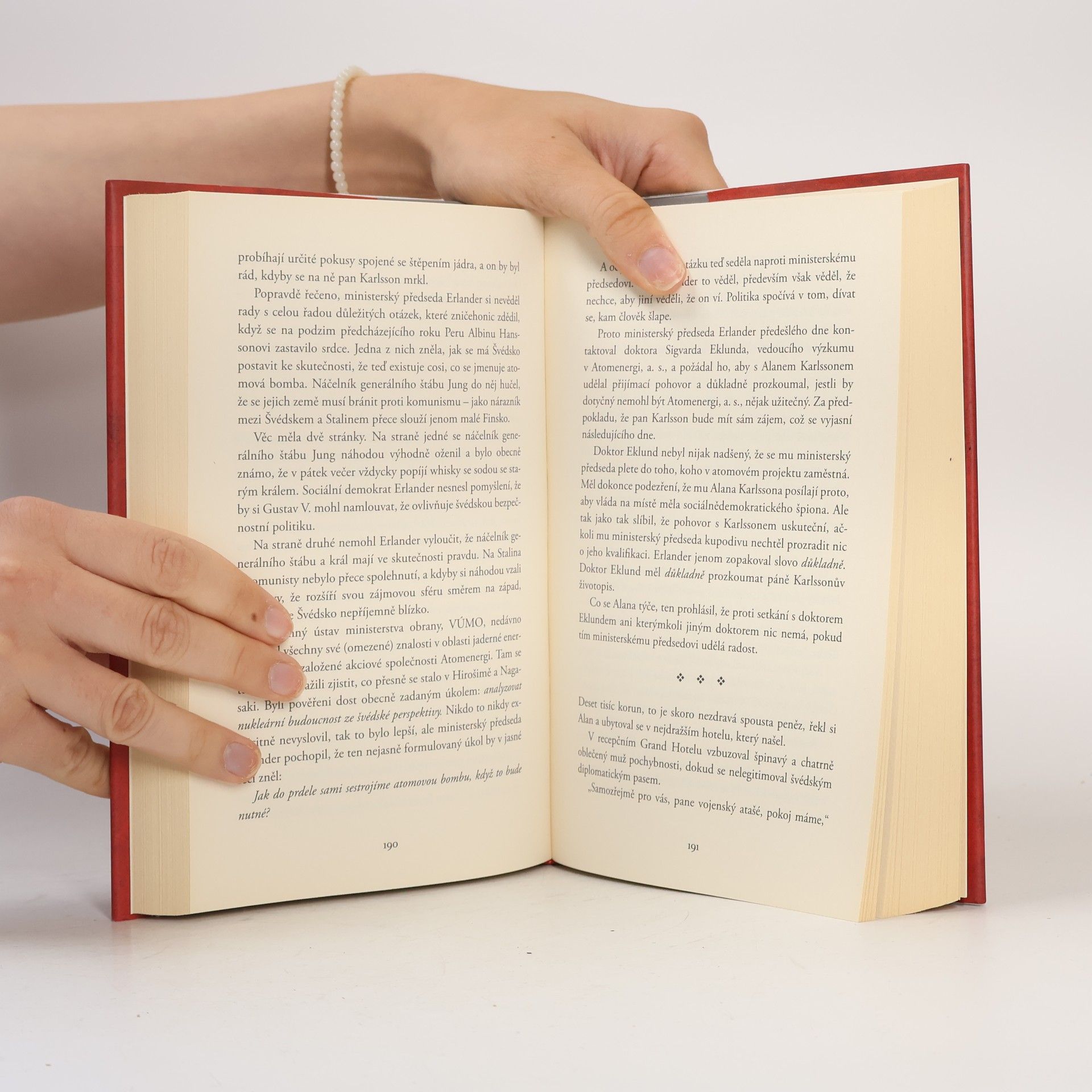 Jonas Jonasson Stoletý stařík, který vylezl z okna a zmizel