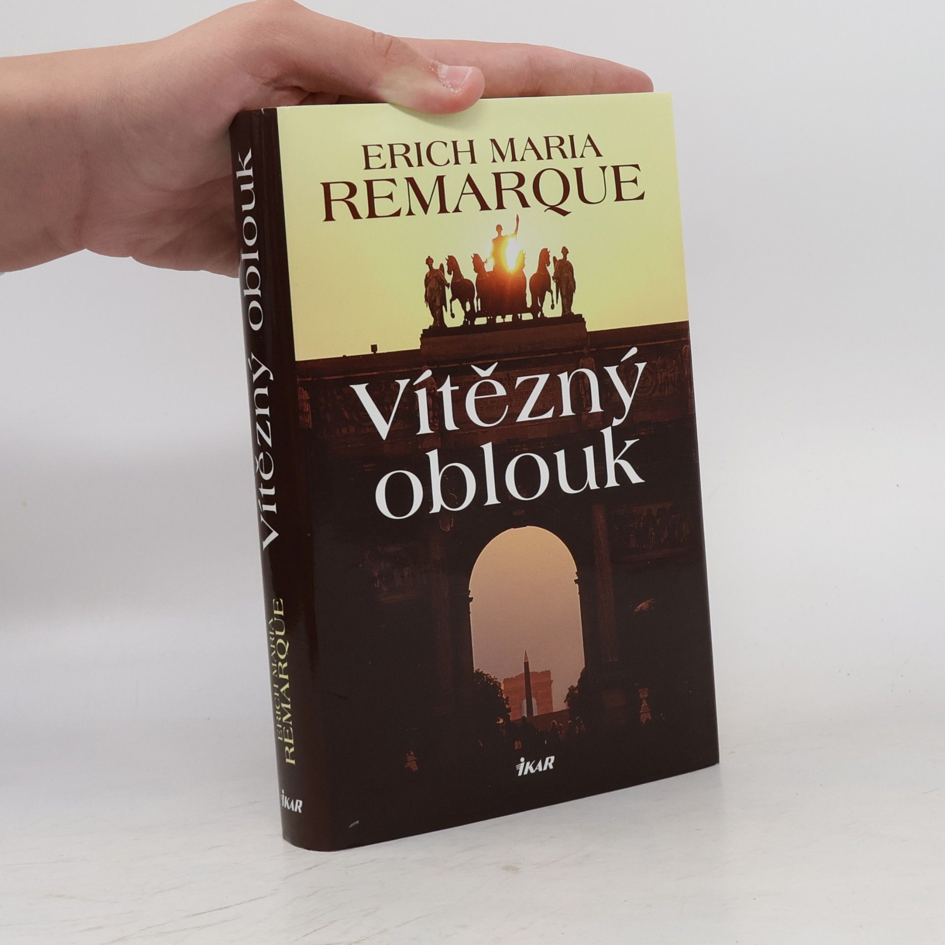 Erich Maria Remarque Vítězný oblouk
