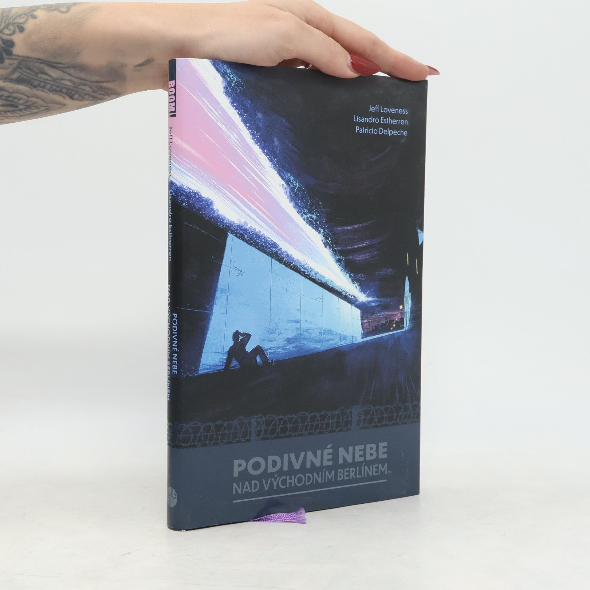 Jeff Loveness Podivné nebe nad východním Berlínem