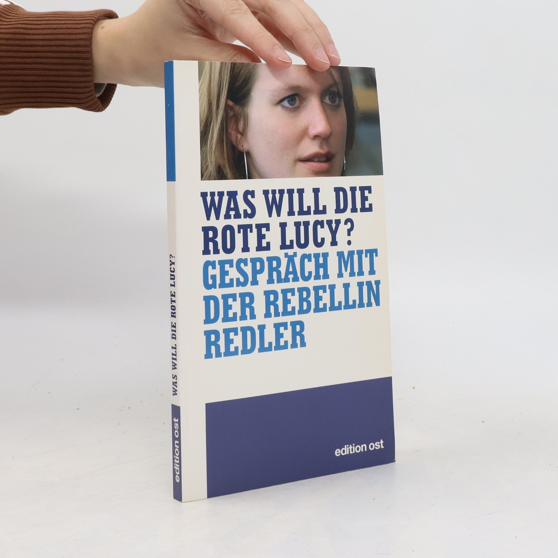 Was will die rote Lucy?