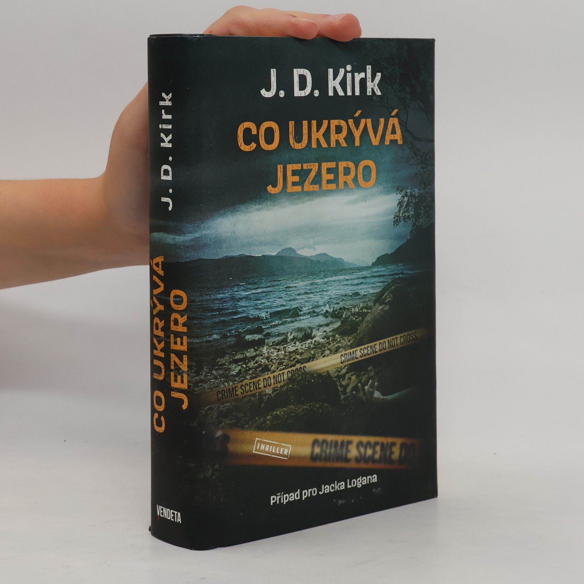 Co ukrývá jezero