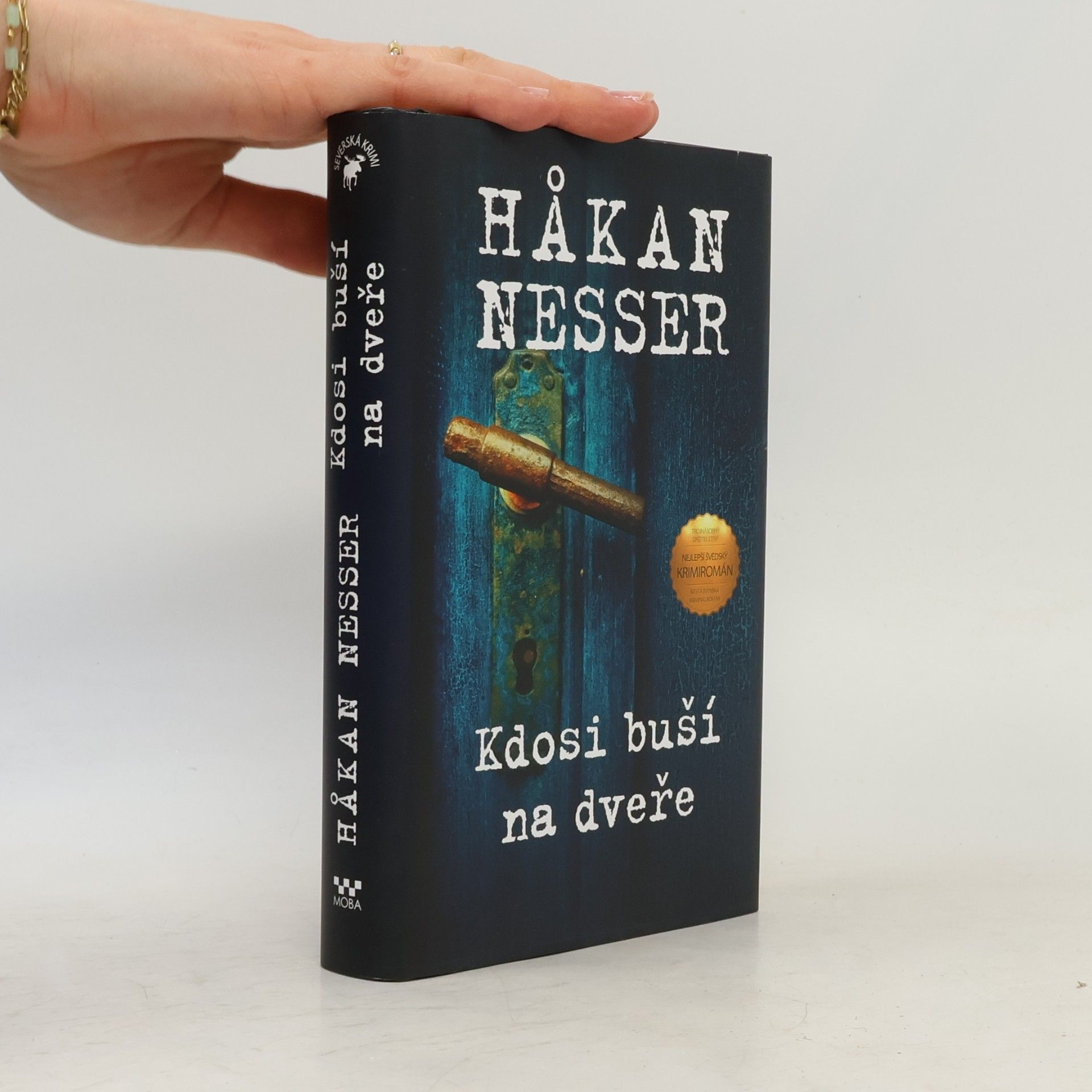 Hakan Nesser Kdosi buší na dveře