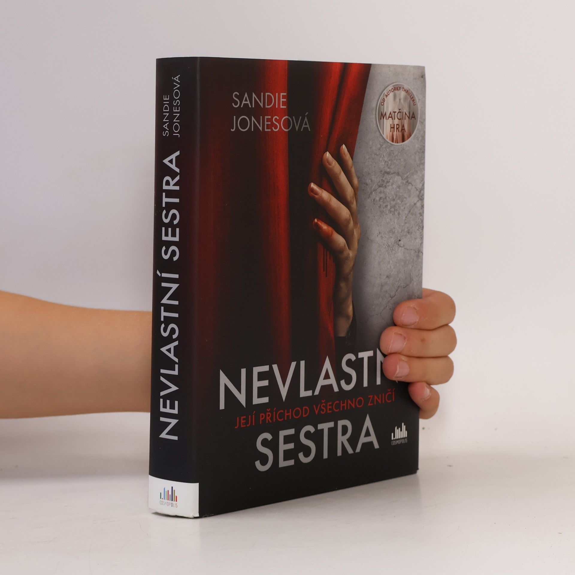 Sandie Jones Nevlastní sestra