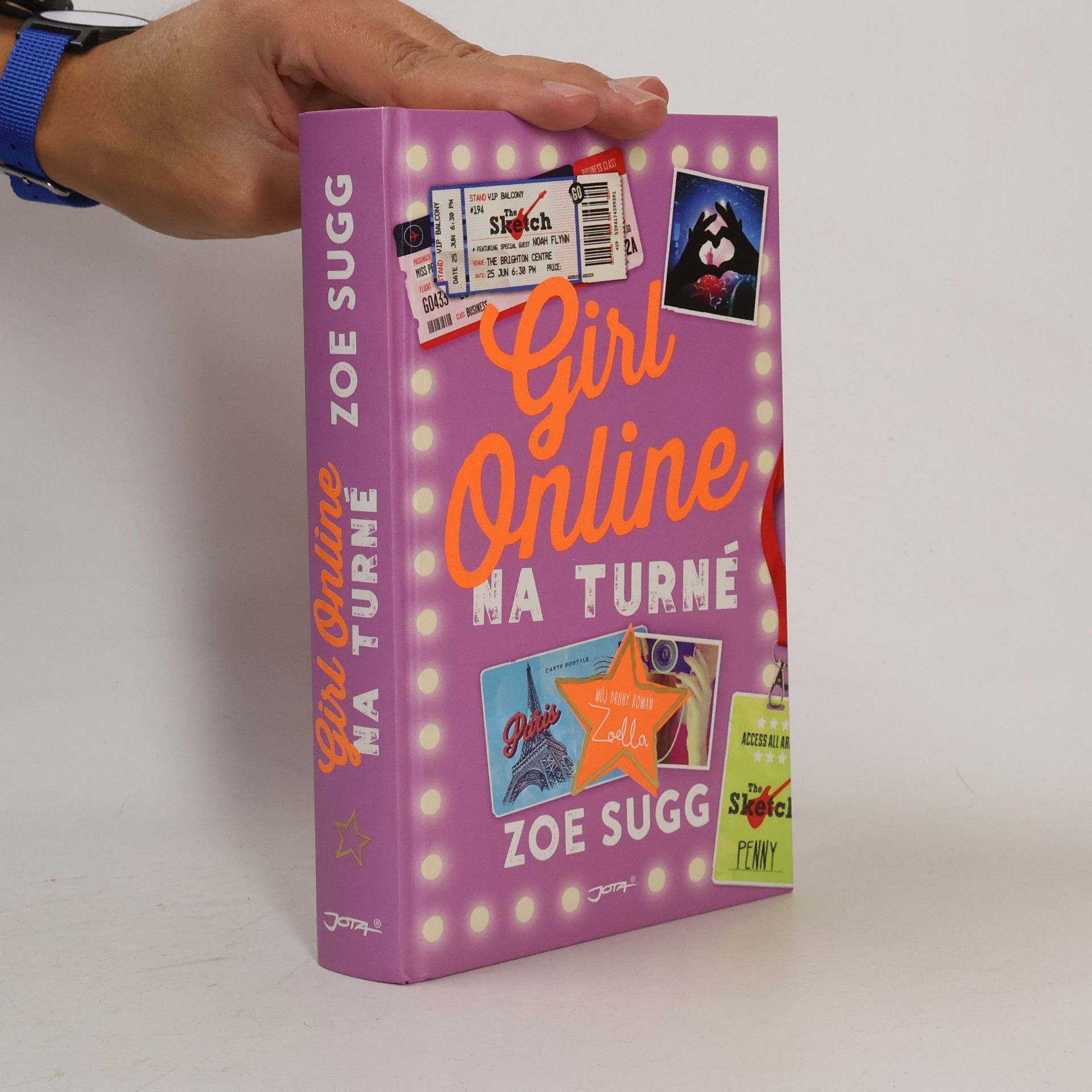 Zoe Sugg Girl Online na turné