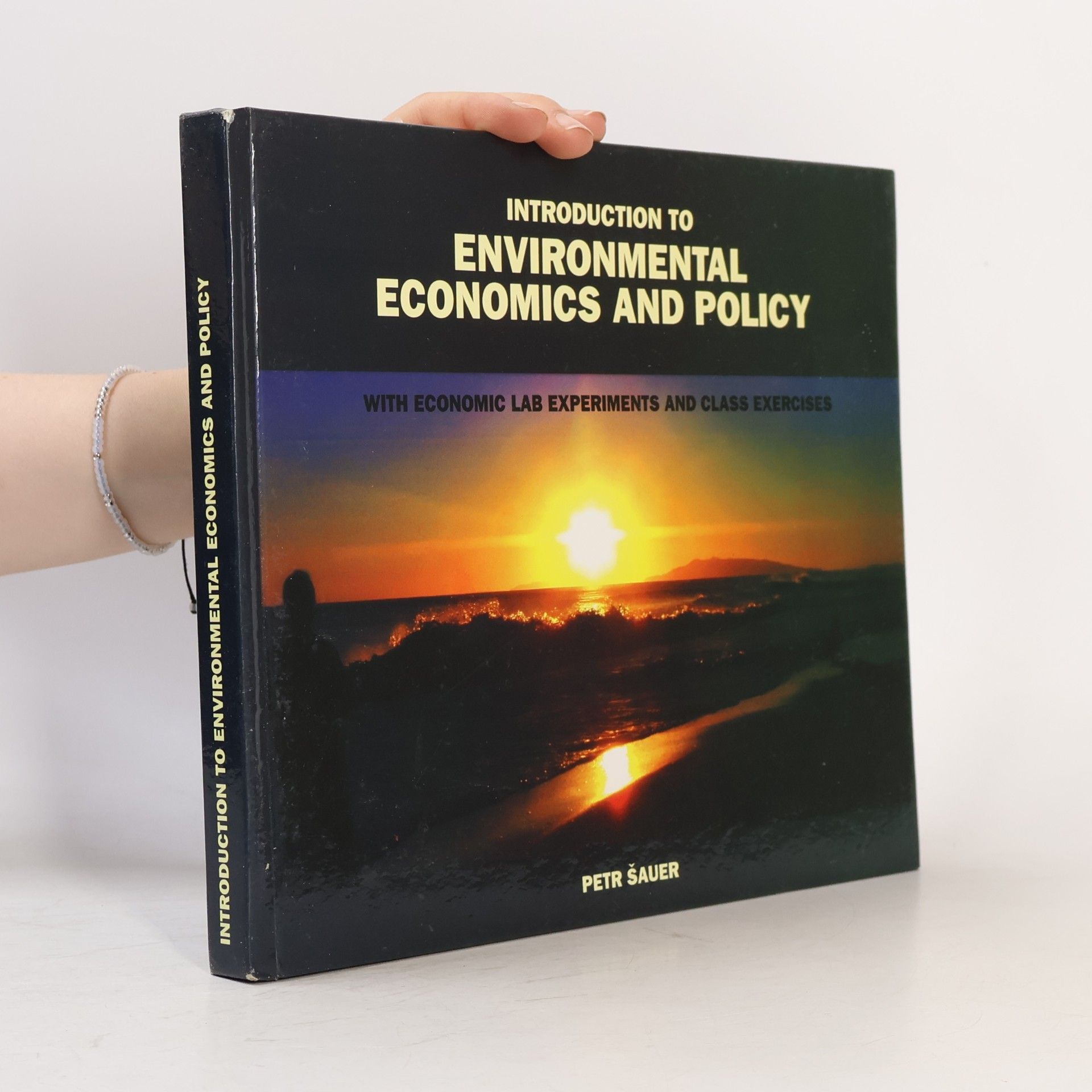 Introduction to Environmental Economics and Policy With Economic Lab Experiments and Class Exercises