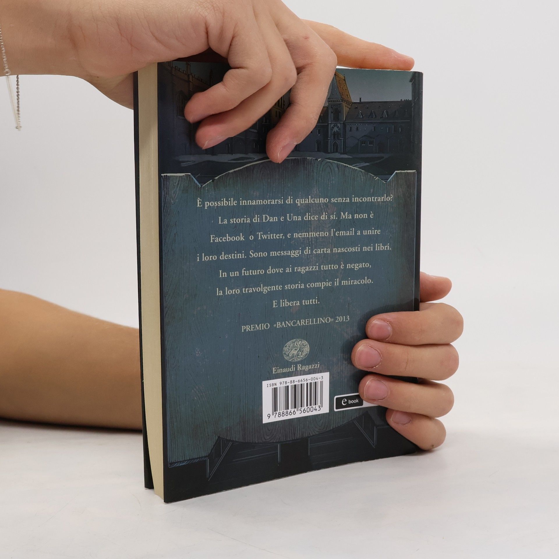 Elisa Puricelli Guerra Einaudi Ragazzi: Cuori di carta